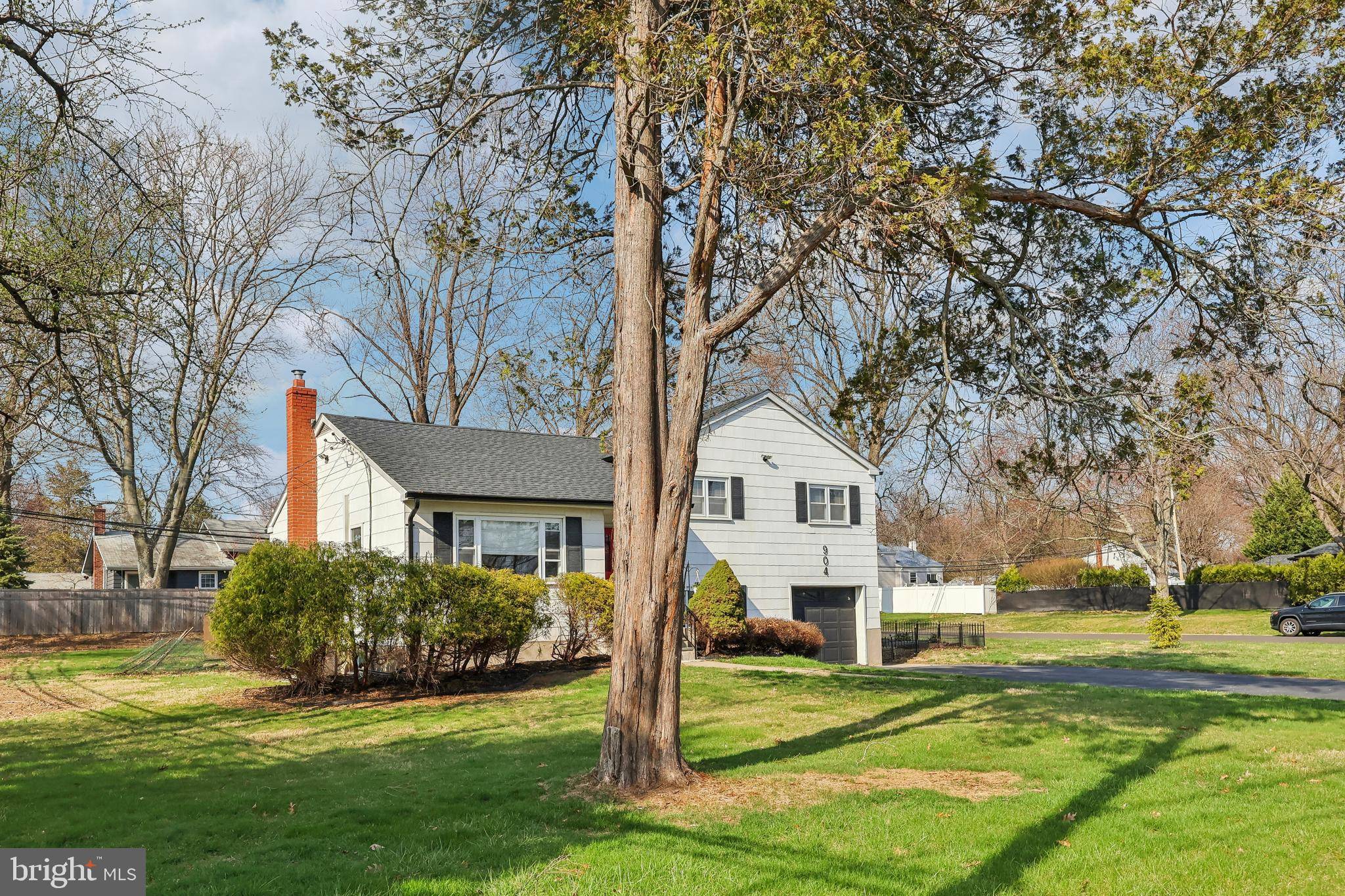 Yardley, PA 19067,904 BIG OAK RD