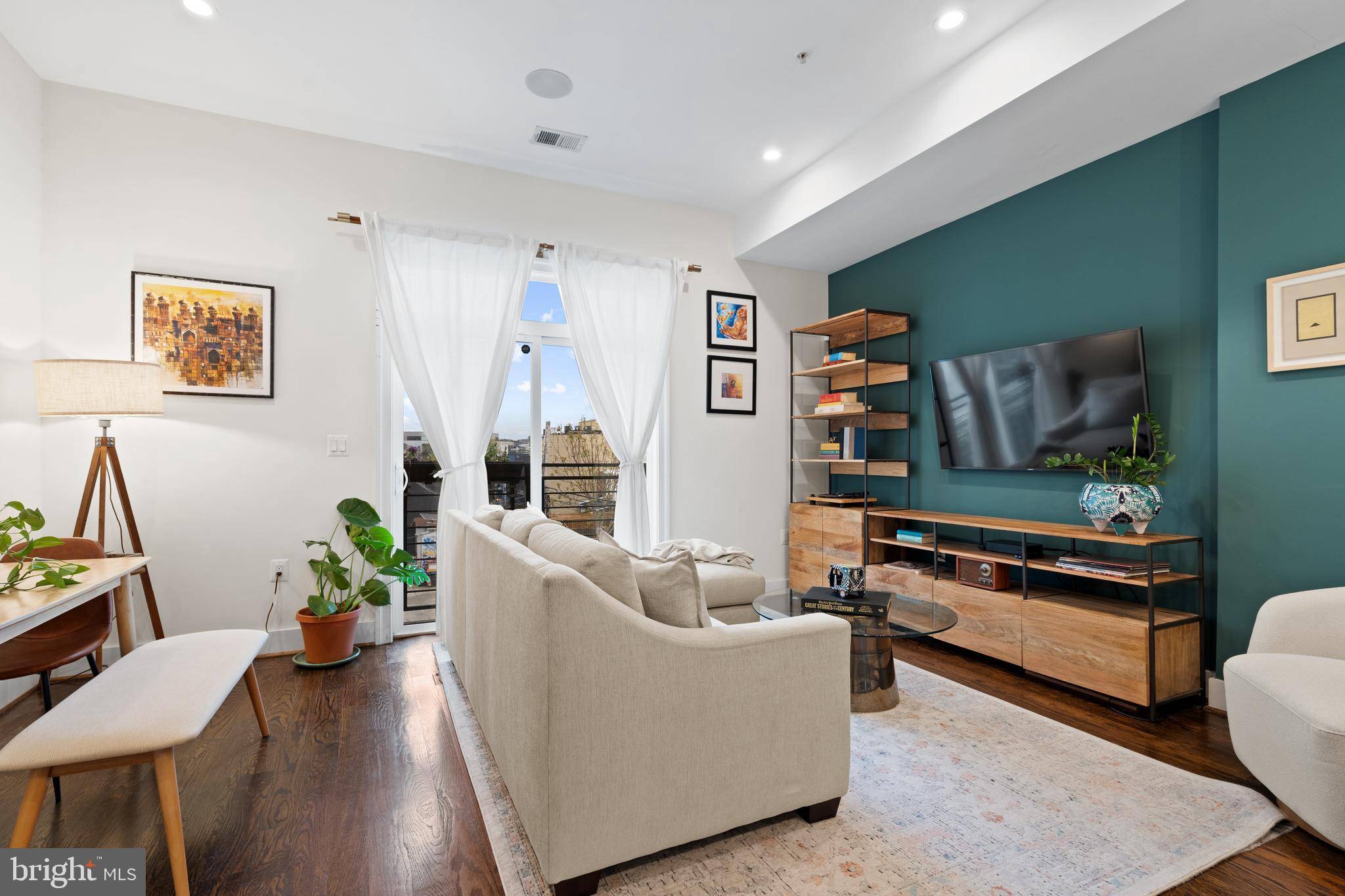 Washington, DC 20002,913 12TH ST NE #4