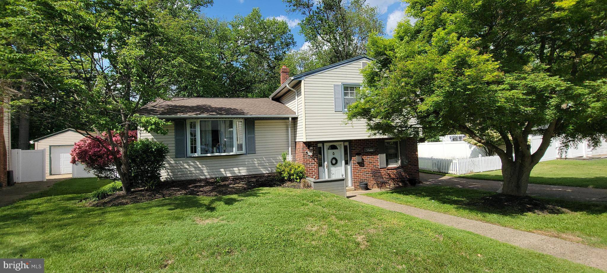 Philadelphia, PA 19115,639 CHARETTE RD