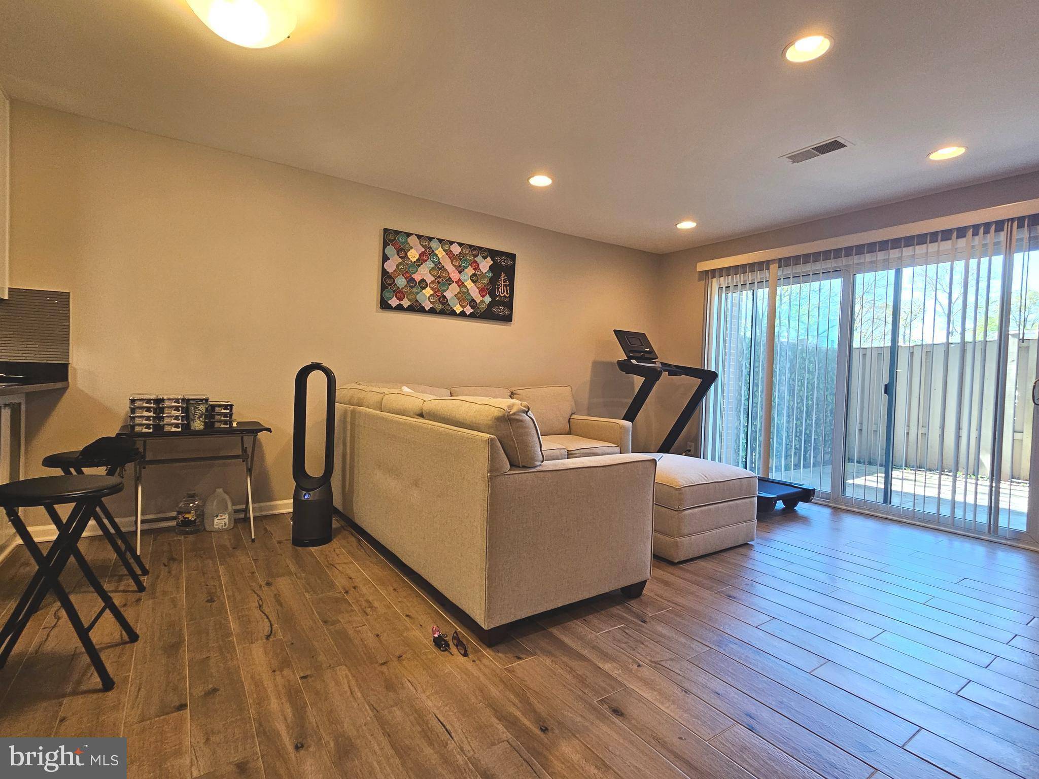 Vienna, VA 22181,2493 GLENGYLE DR #146