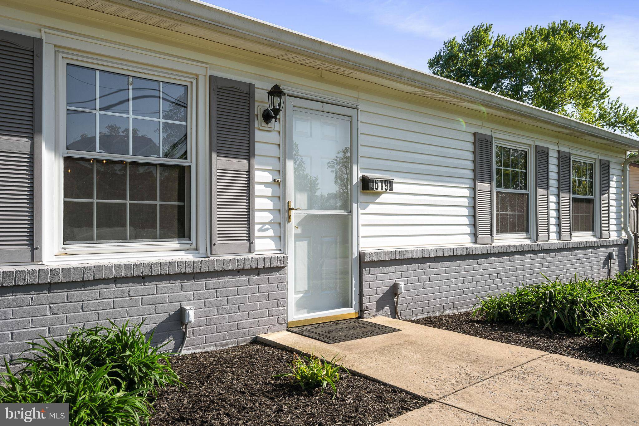 Sterling, VA 20164,619 W CHURCH RD
