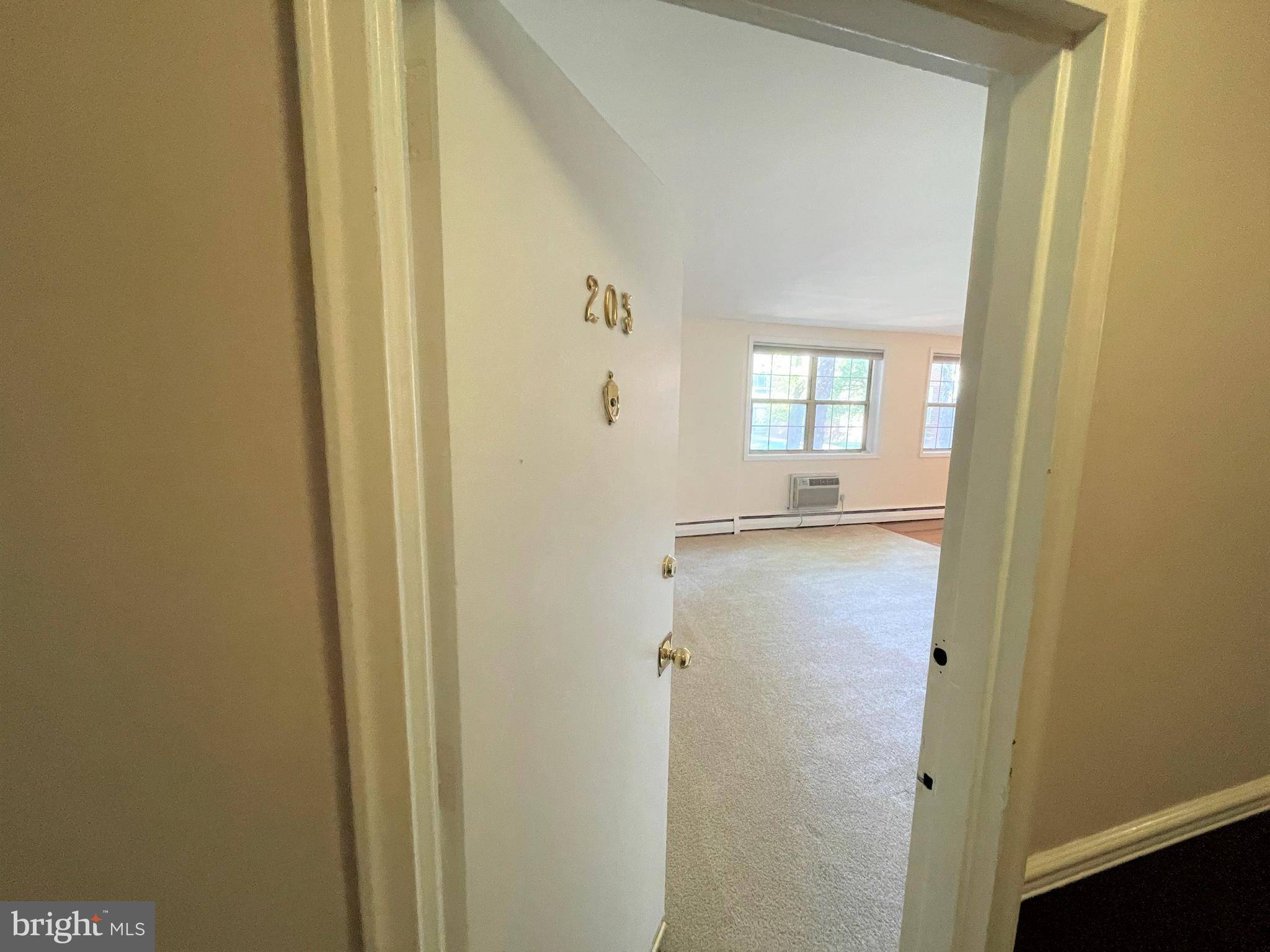 Ardmore, PA 19003,383 LAKESIDE RD #205