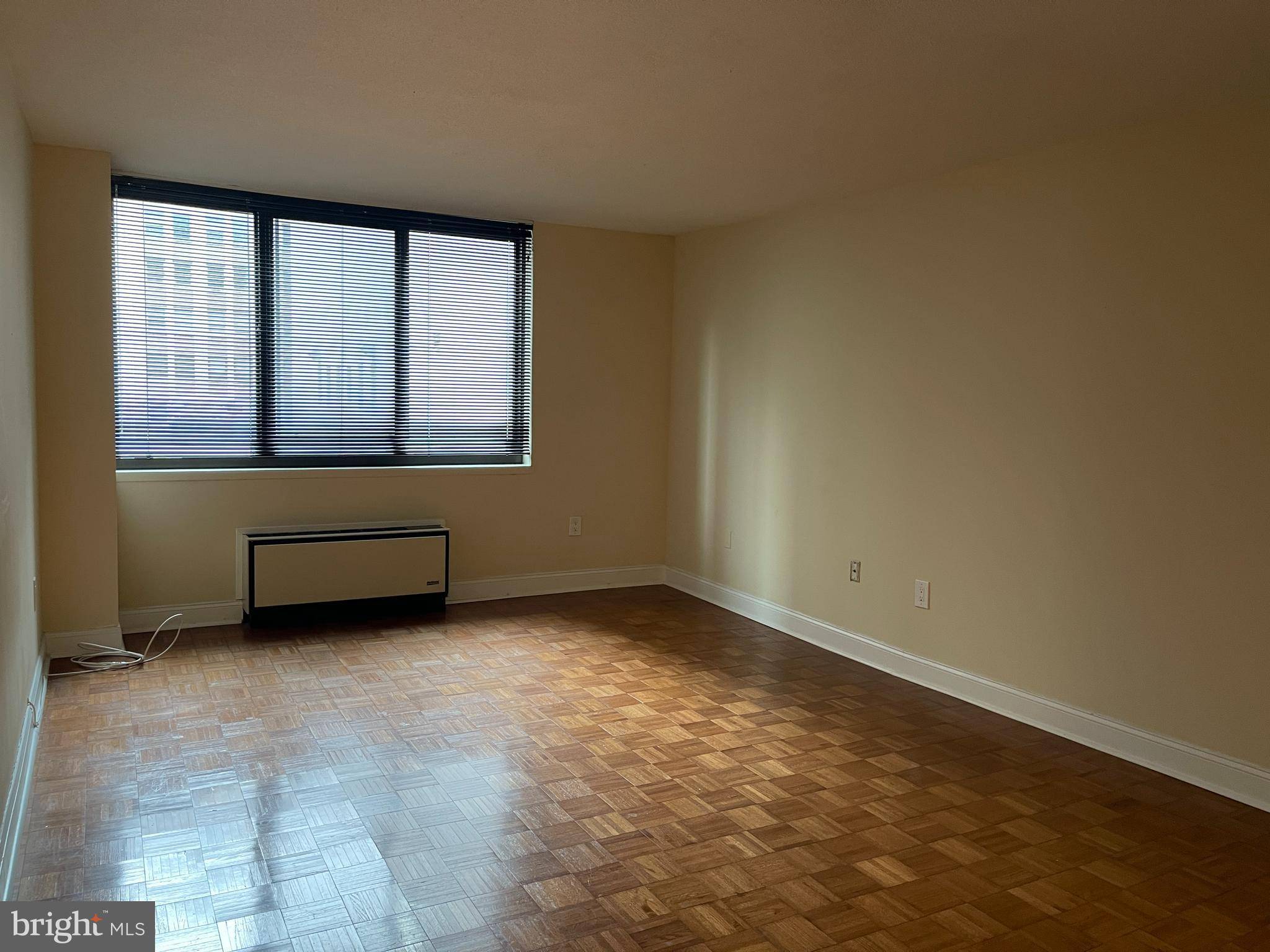 Philadelphia, PA 19102,1420 LOCUST ST #8C