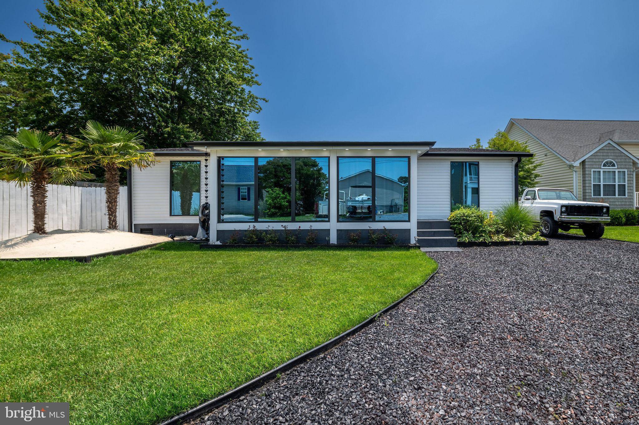 Ocean View, DE 19970,30205 MARINERS LN