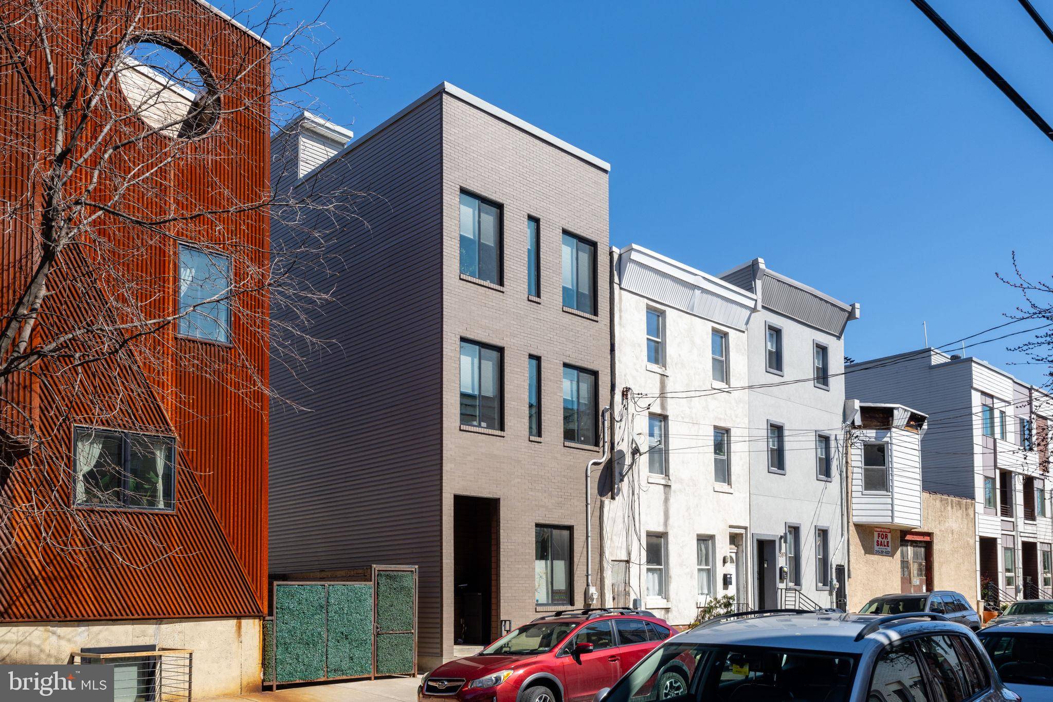 Philadelphia, PA 19125,2003 E YORK ST