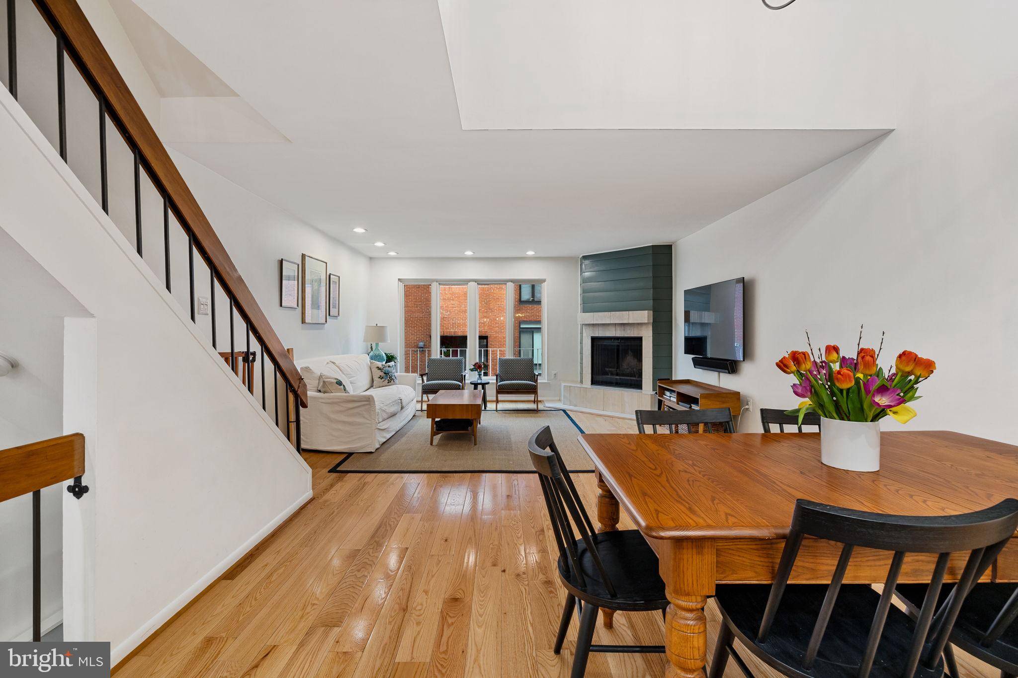 Philadelphia, PA 19147,102 LOMBARD ST