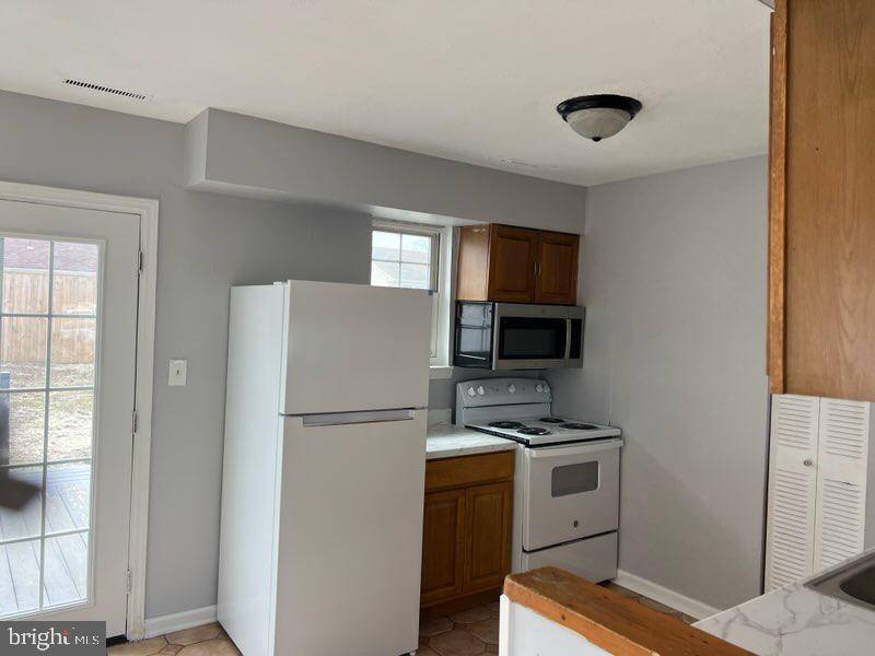 Sicklerville, NJ 08081,37 HIGHLAND AVE