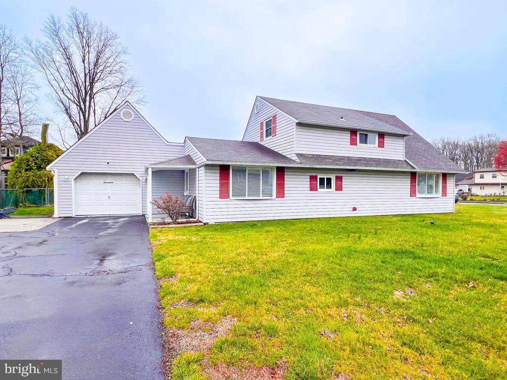 Levittown, PA 19055,17 ROUNDABOUT LN