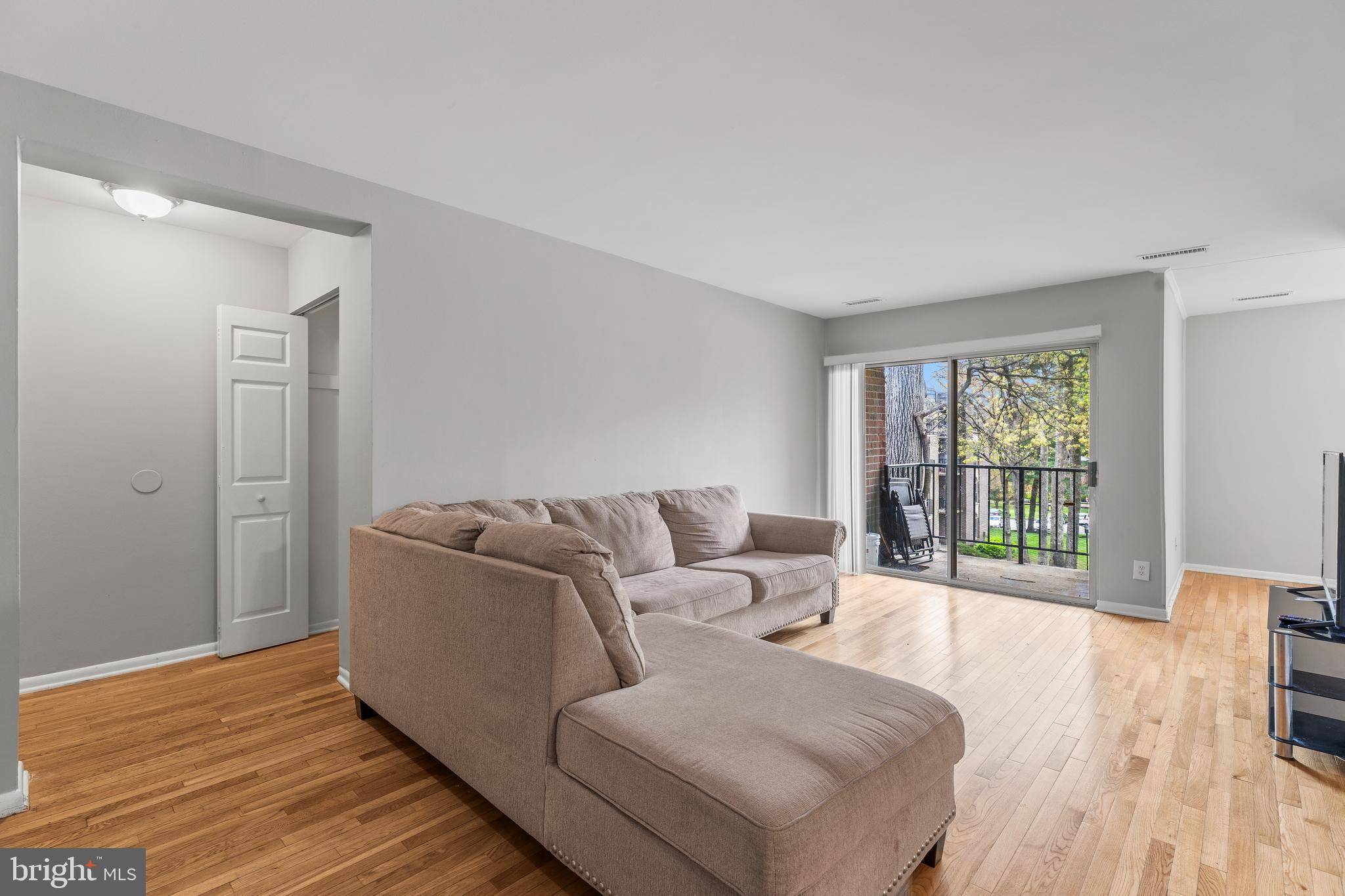 Annandale, VA 22003,3328 WOODBURN VILLAGE DR #23