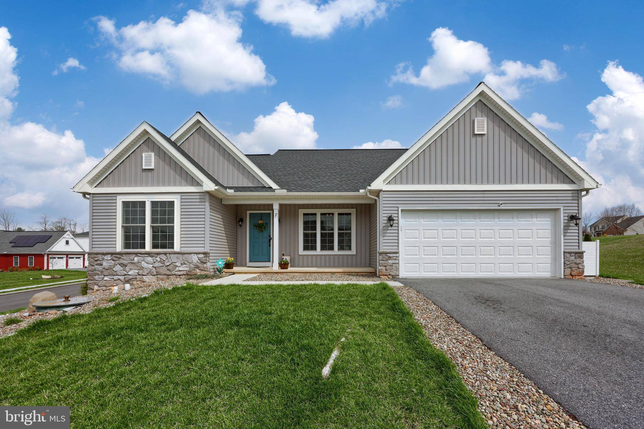 Stevens, PA 17578,7 REIN DR
