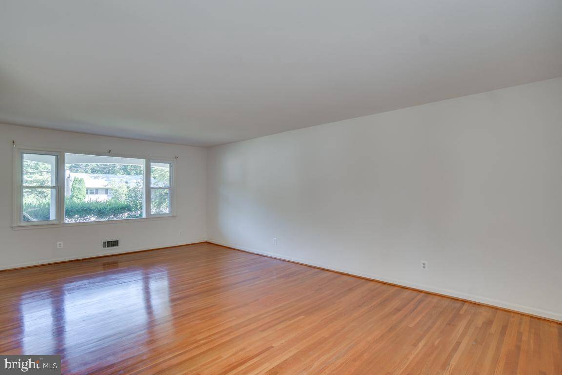 Annandale, VA 22003,3710 WOODBURN RD