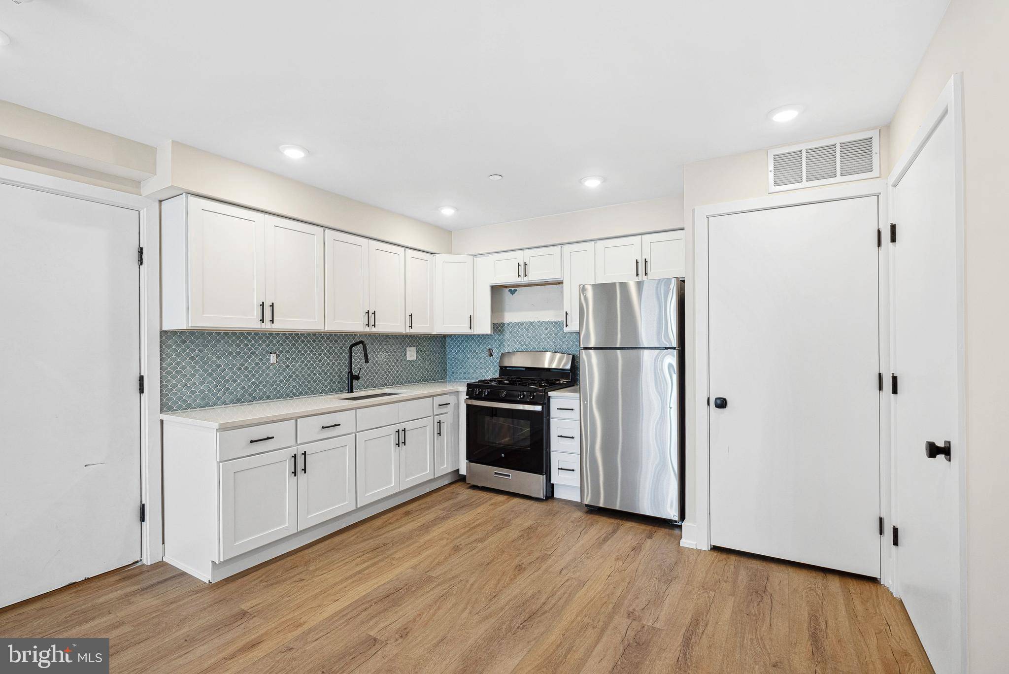 Philadelphia, PA 19148,138-40 TASKER ST #1