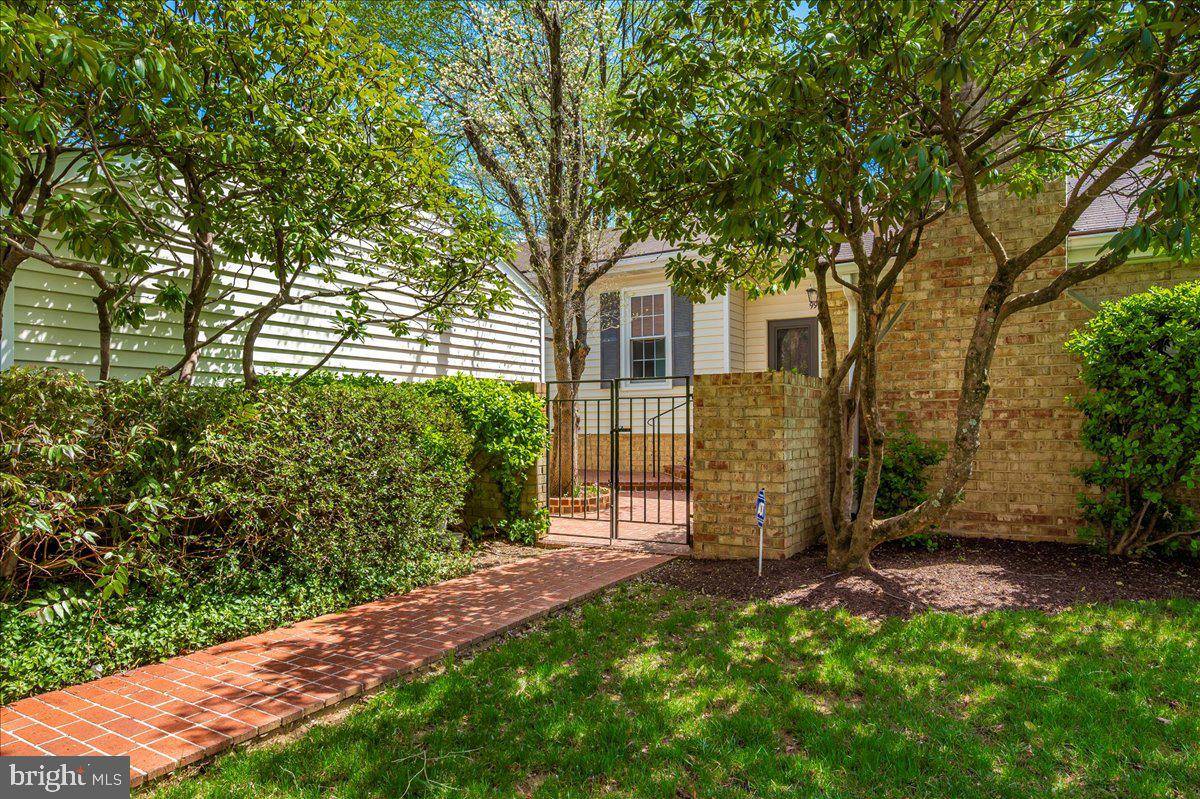 Montgomery Village, MD 20886,9904 DELLCASTLE RD