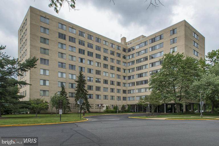 Alexandria, VA 22307,6621 WAKEFIELD DR #220