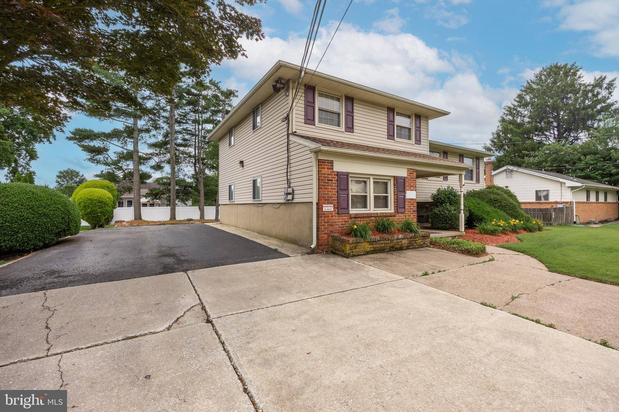 Stratford, NJ 08084,64 WARWICK RD