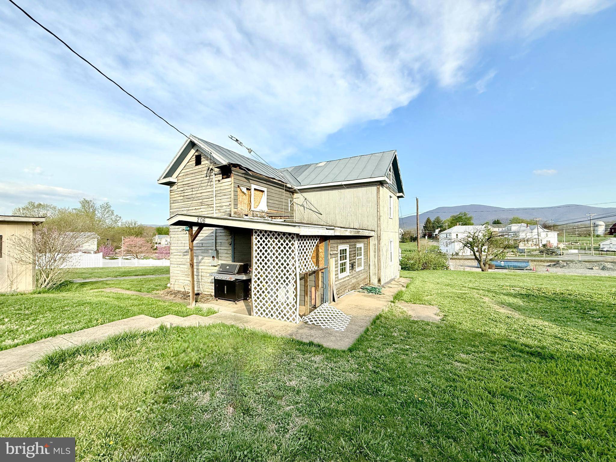 Stanley, VA 22851,206 MASONIC DR
