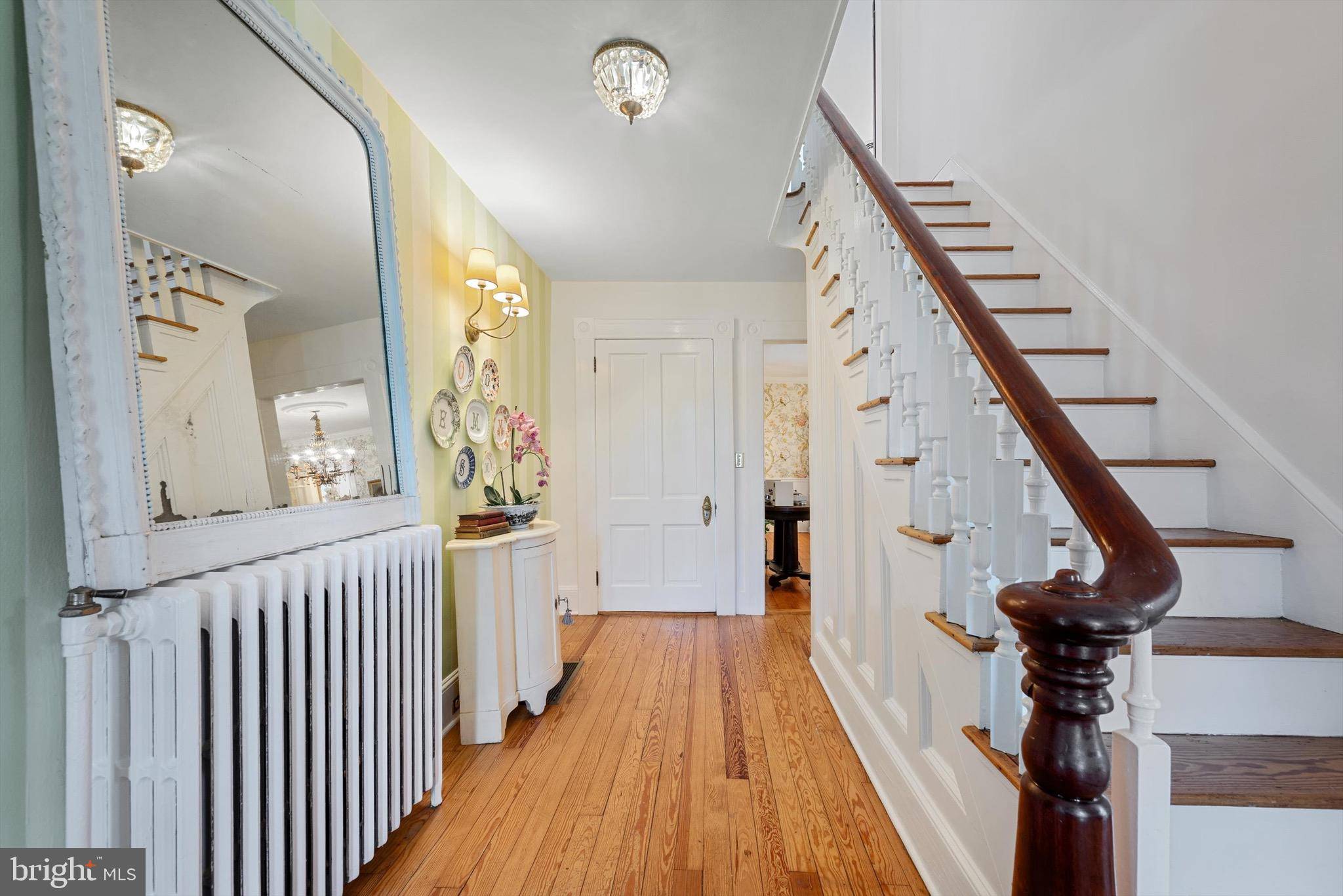 Round Hill, VA 20141,19 E LOUDOUN ST
