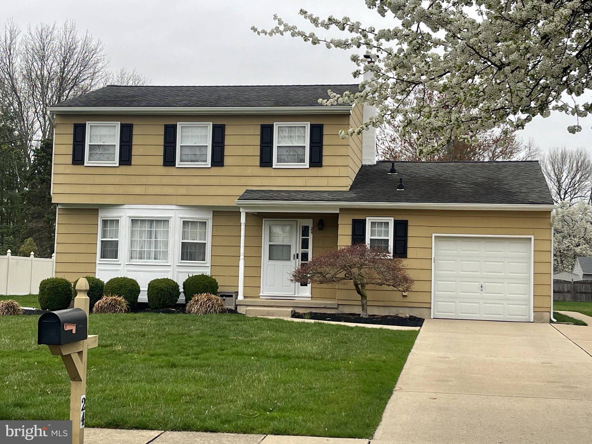 Hightstown, NJ 08520,24 ELM DR