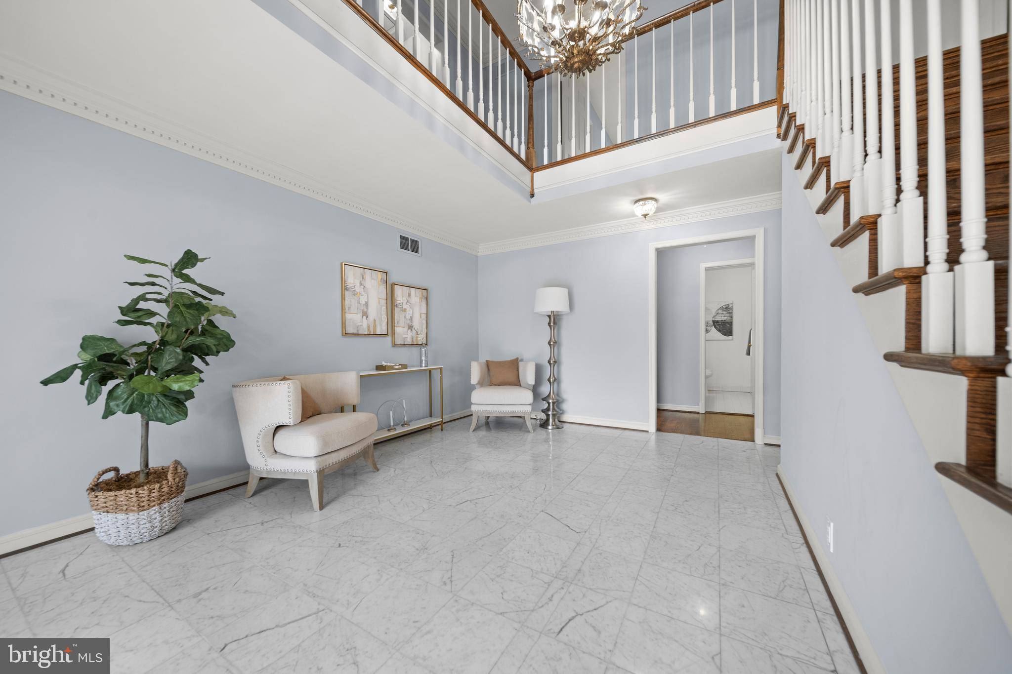 Mclean, VA 22101,6294 DUNAWAY CT