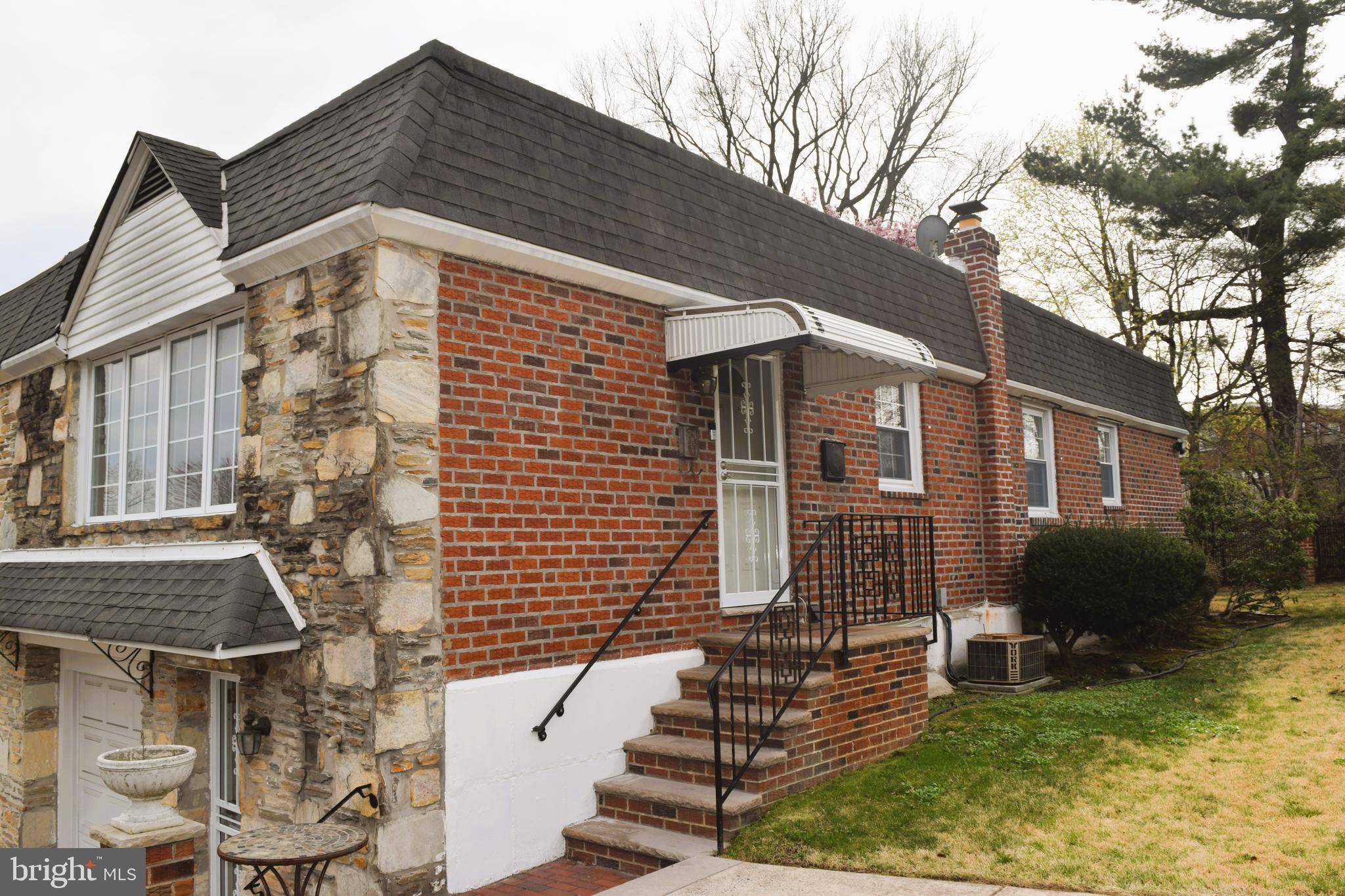 Philadelphia, PA 19128,6916 HENRY AVE