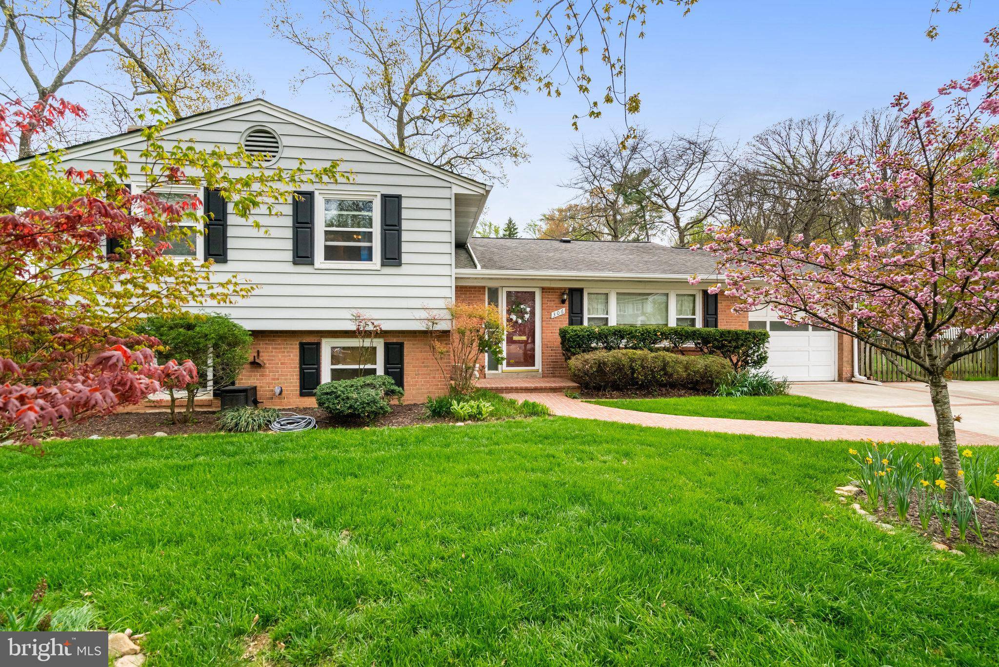 Falls Church, VA 22046,306 TIMBER LN