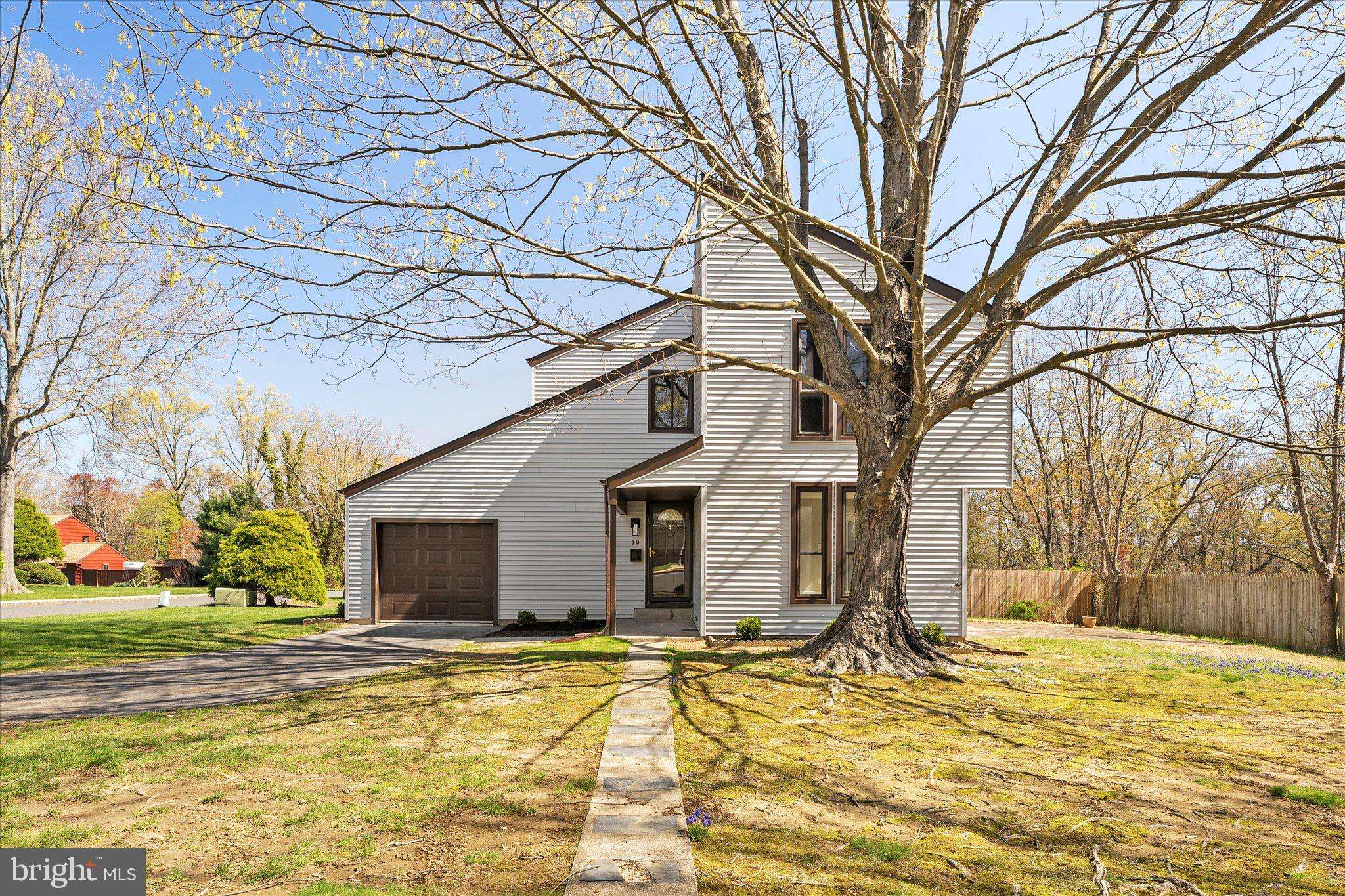 East Windsor, NJ 08520,19 ENFIELD DR
