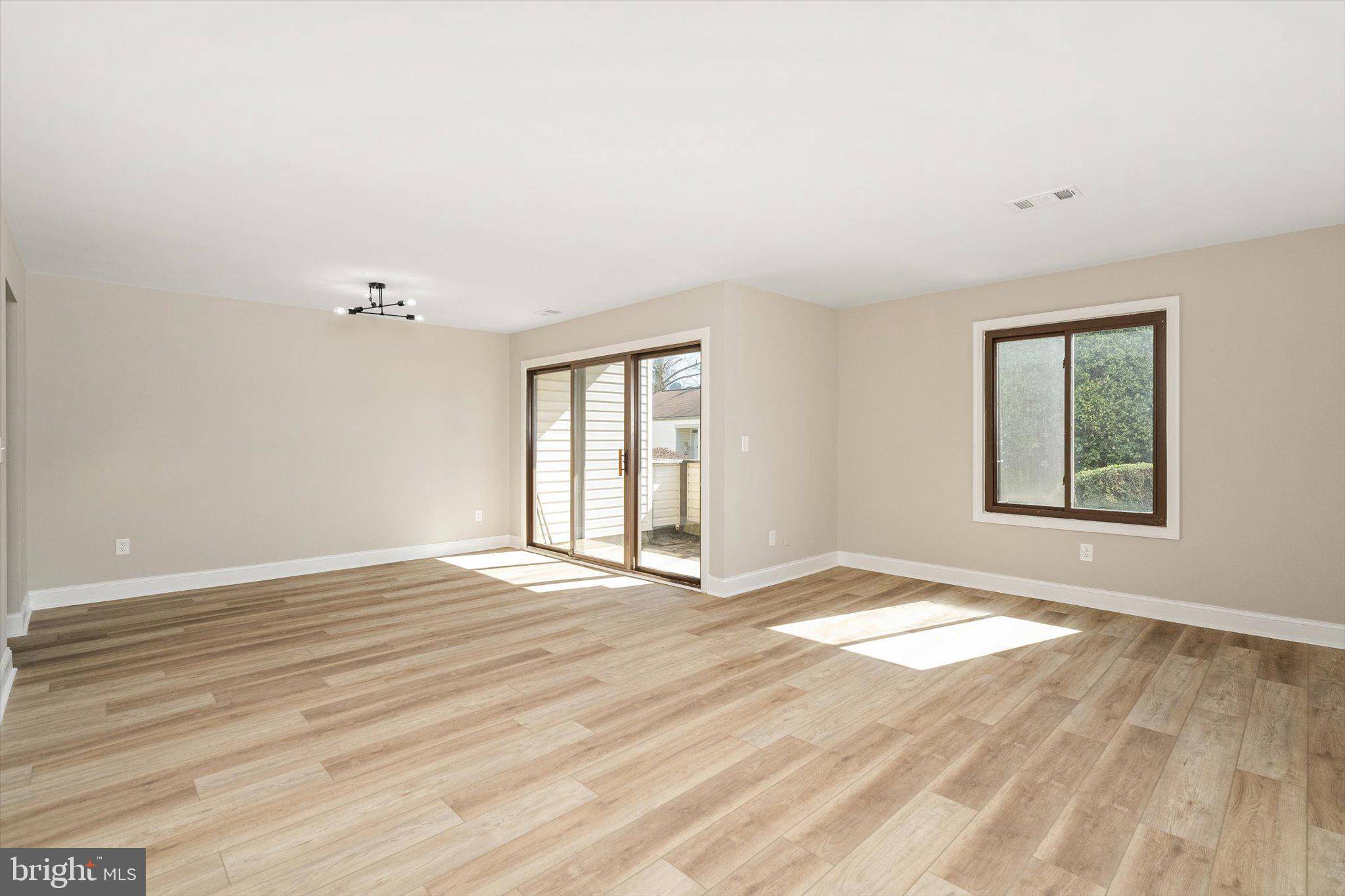 East Windsor, NJ 08520,V9 AVON DR #V