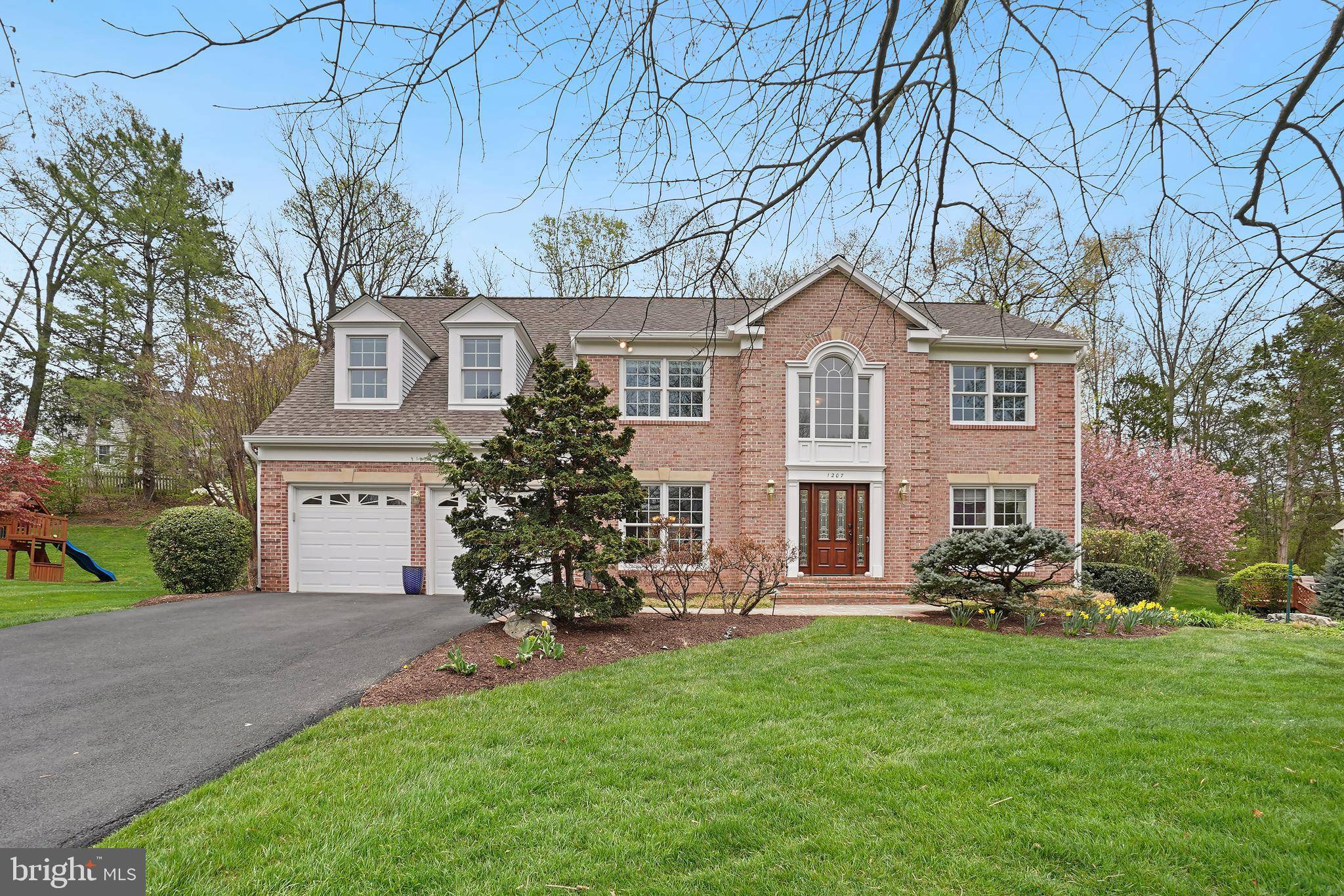Herndon, VA 20170,1207 CAMEO CT