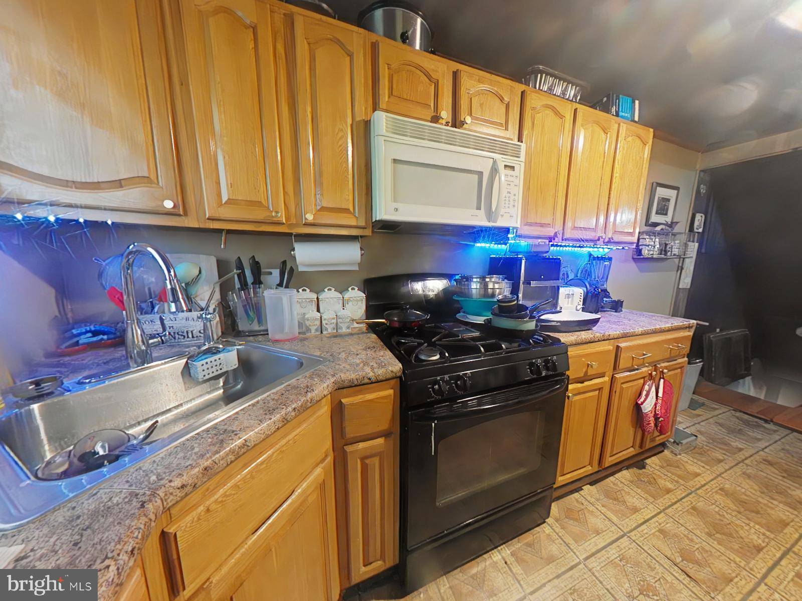 Philadelphia, PA 19146,2232 REED ST