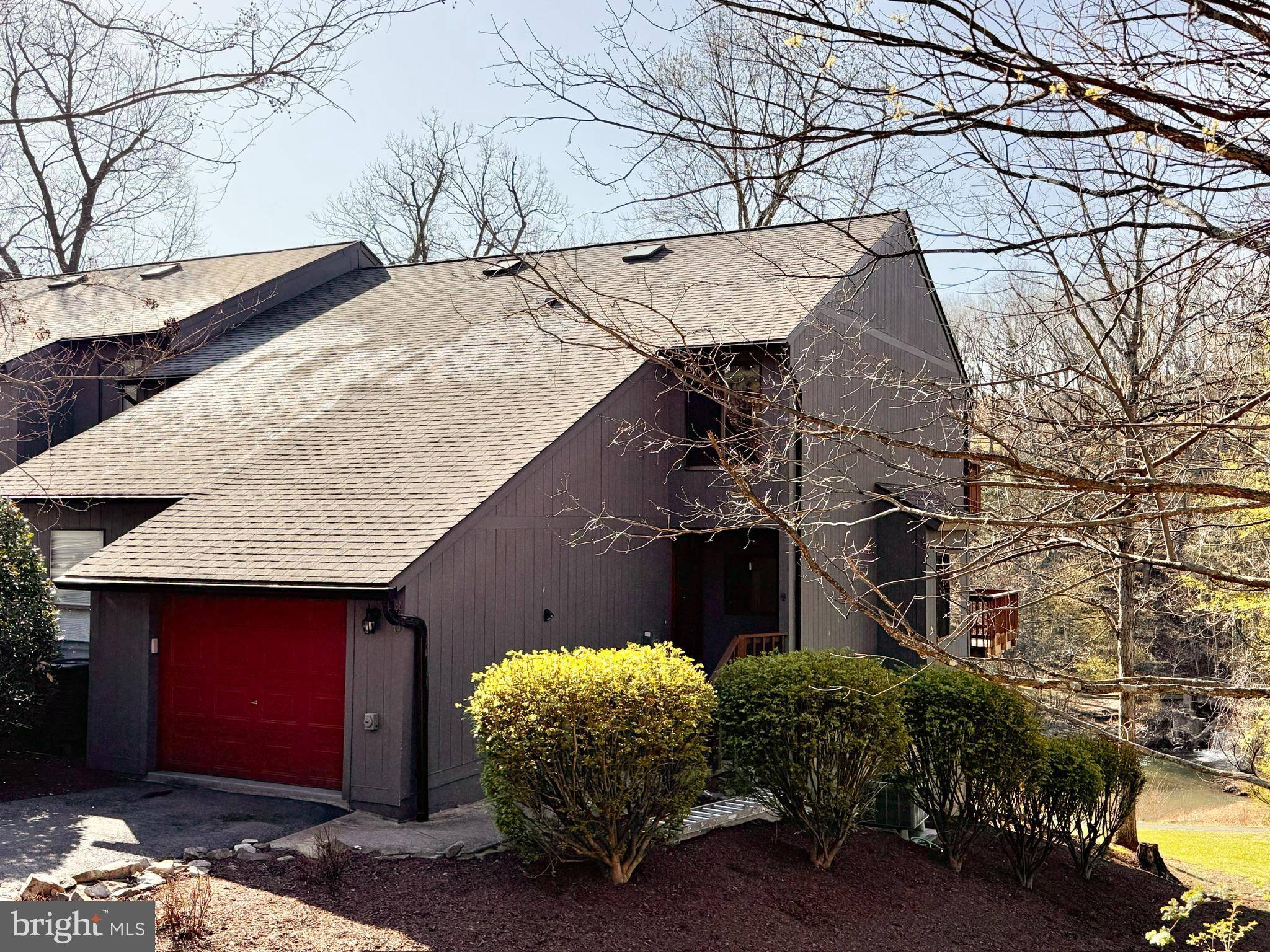Hedgesville, WV 25427,40 FISHHOOK LN