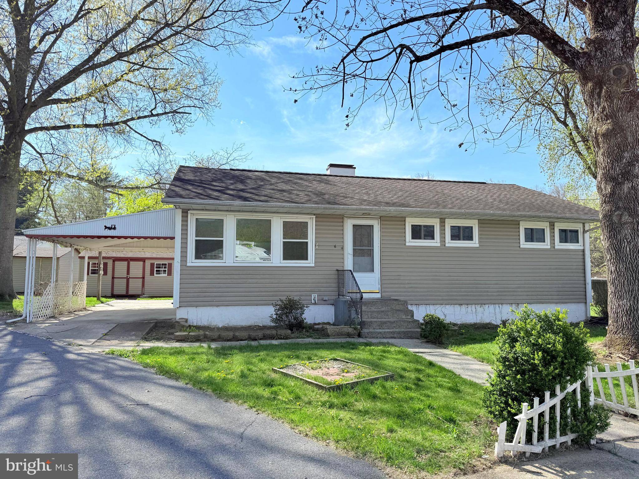 Reading, PA 19606,6 CIRCLE DR