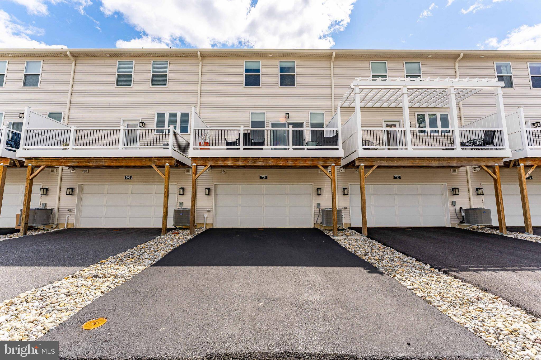 Media, PA 19063,708 HOOPES LN