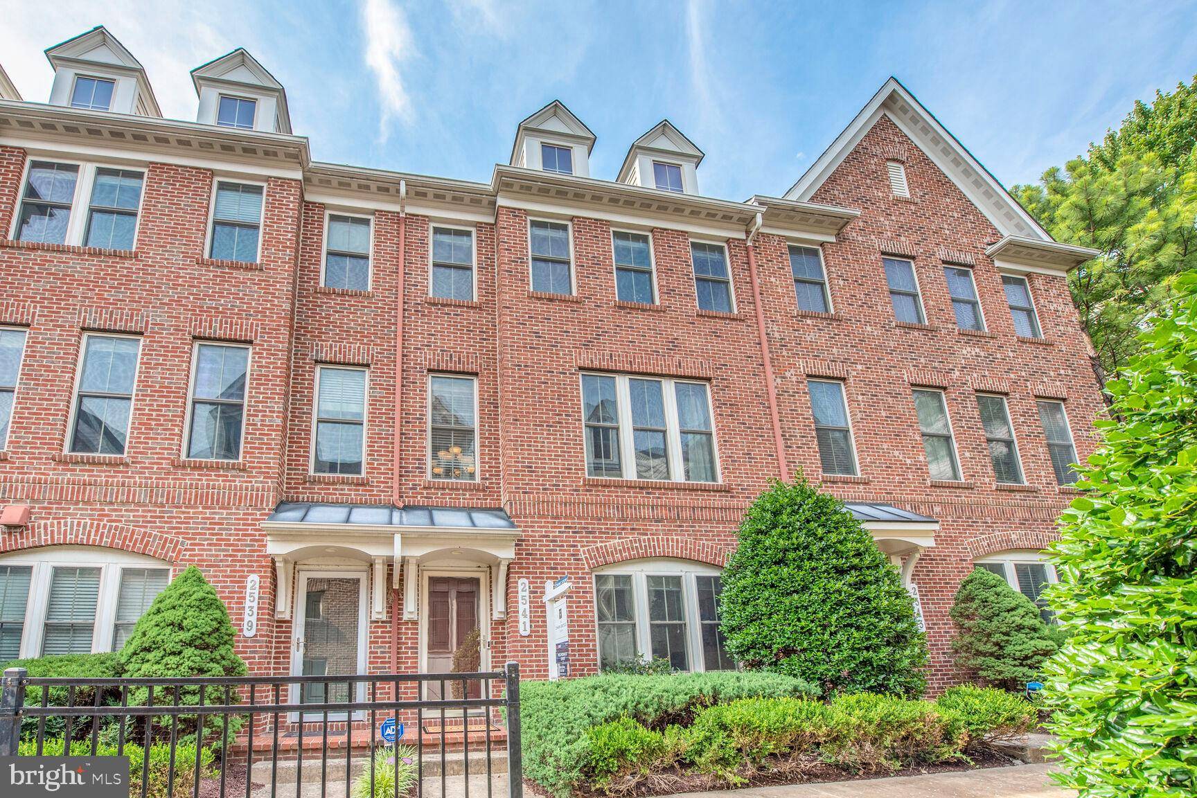 Arlington, VA 22206,2541 S KENMORE CT