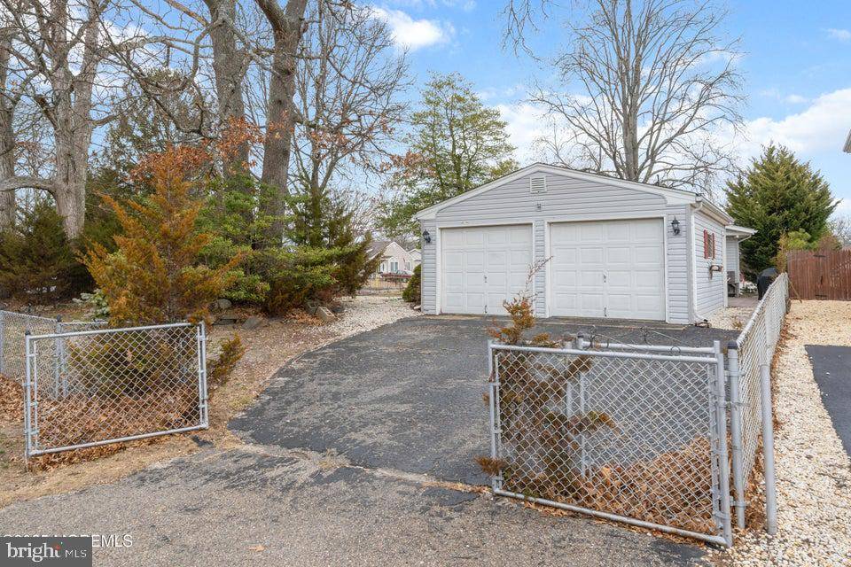 Lanoka Harbor, NJ 08734,406 HEMLOCK DR