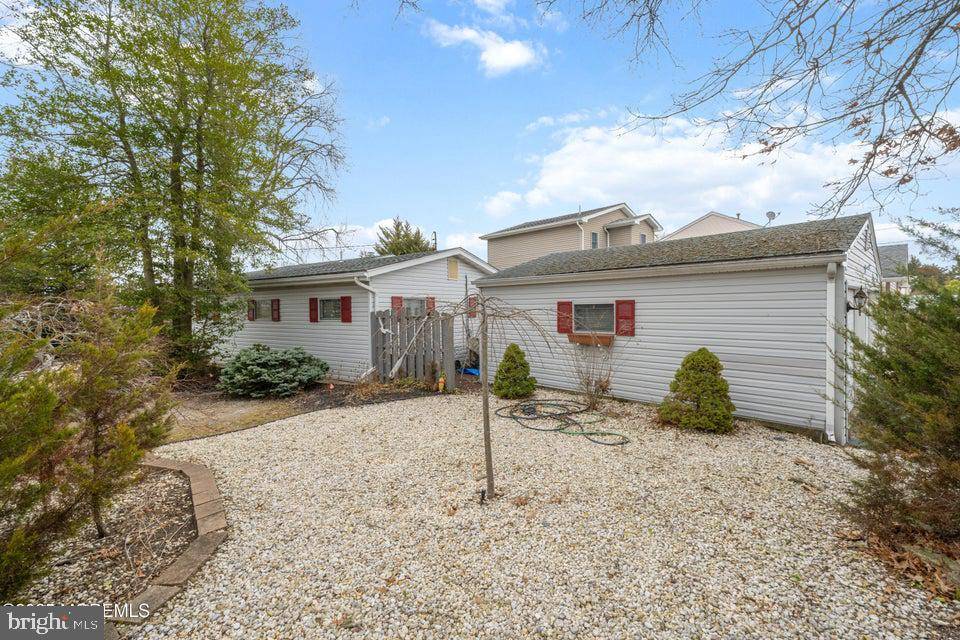 Lanoka Harbor, NJ 08734,406 HEMLOCK DR