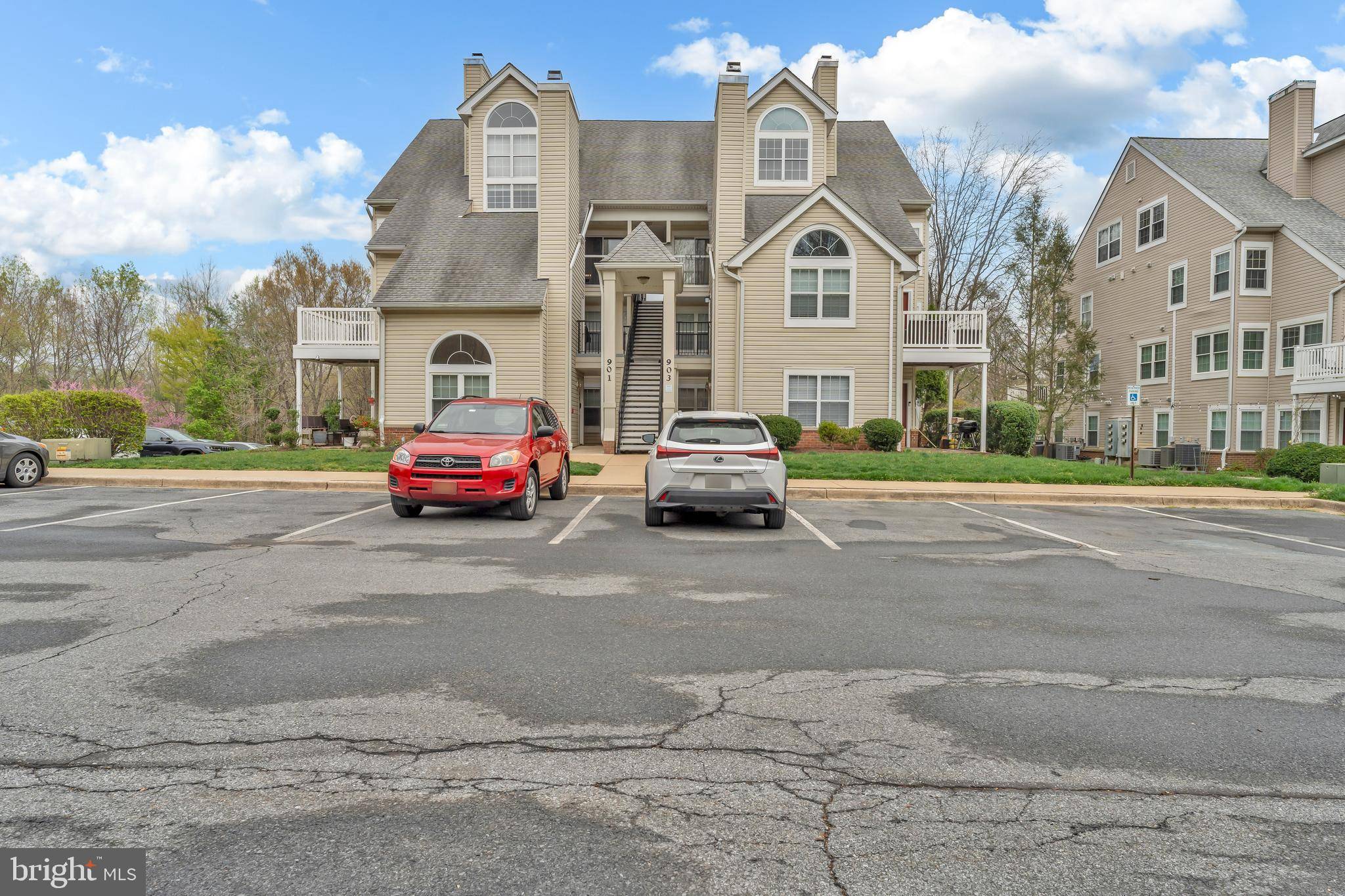 Gaithersburg, MD 20878,903 HILLSIDE LAKE TER #601