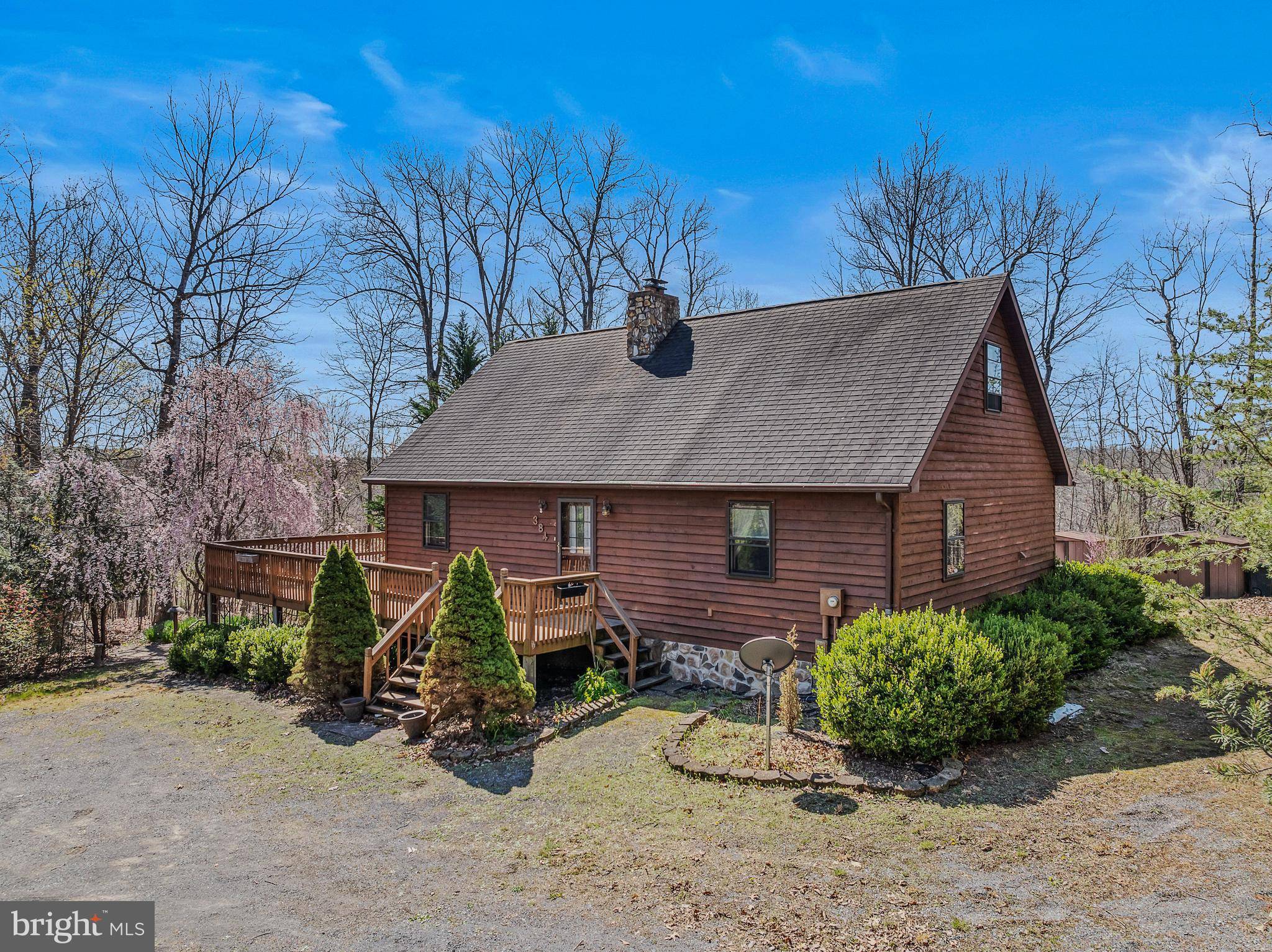 Hedgesville, WV 25427,384 MEANDERING LN
