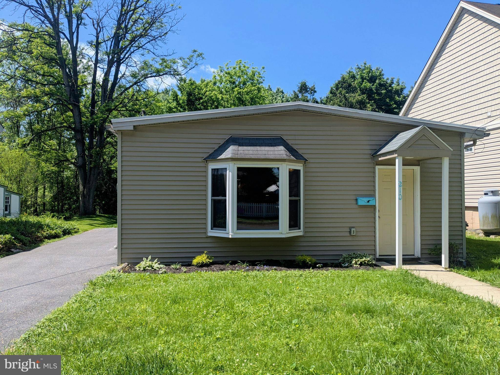 Lititz, PA 17543,210 NOBLE ST