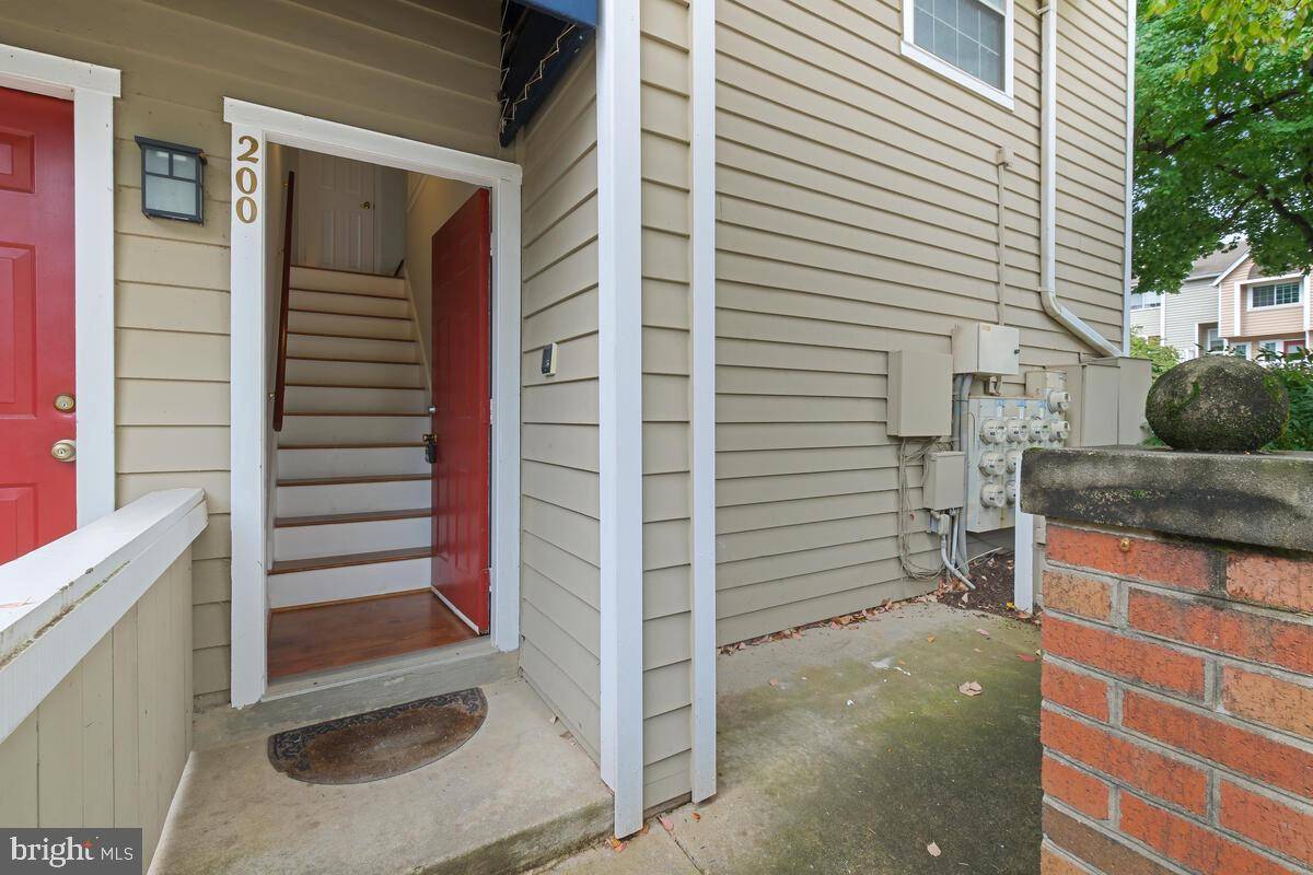 Rockville, MD 20852,5716 CHAPMAN MILL DR #200