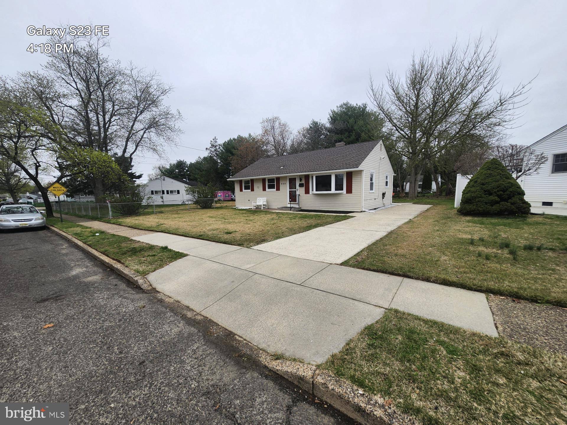 Maple Shade, NJ 08052,305 W WOODLAWN AVE