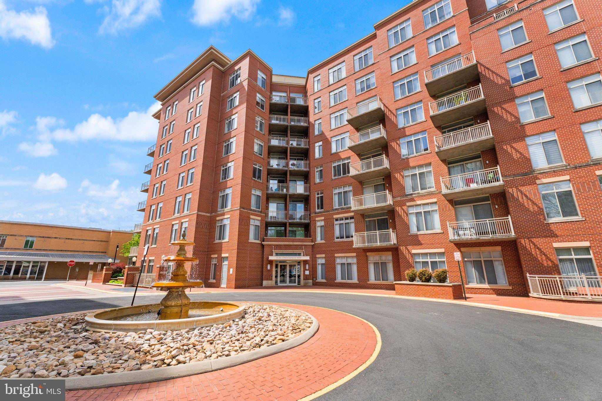 Fairfax, VA 22033,4490 MARKET COMMONS DR #105