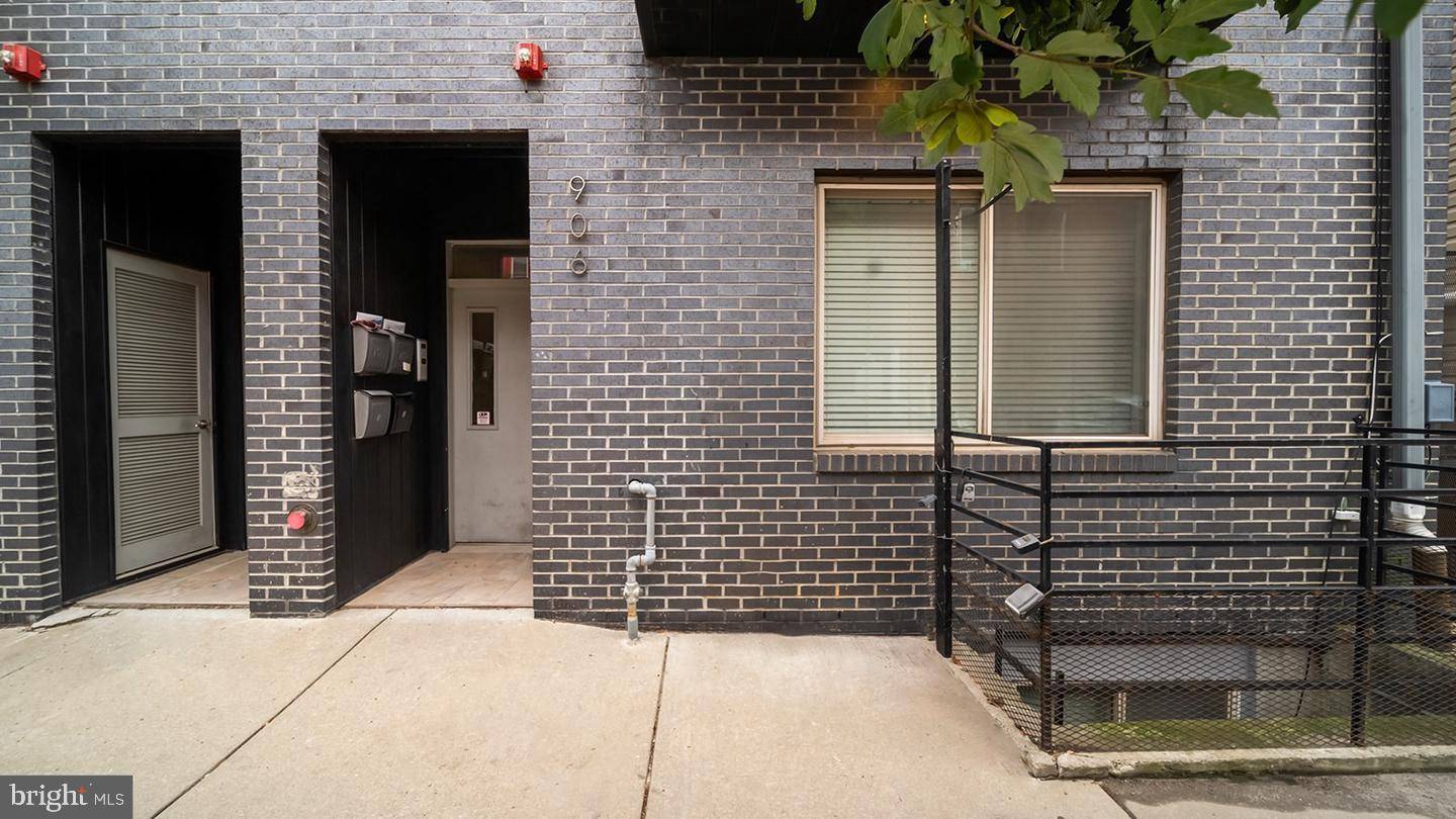 Philadelphia, PA 19130,906 N 16TH ST #3R