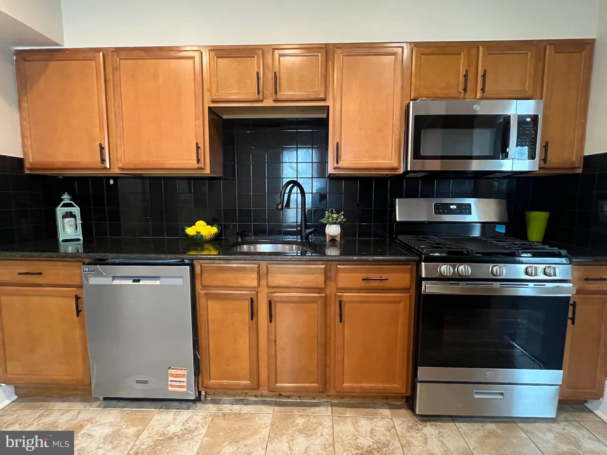 Philadelphia, PA 19153,8101 TITAN PL