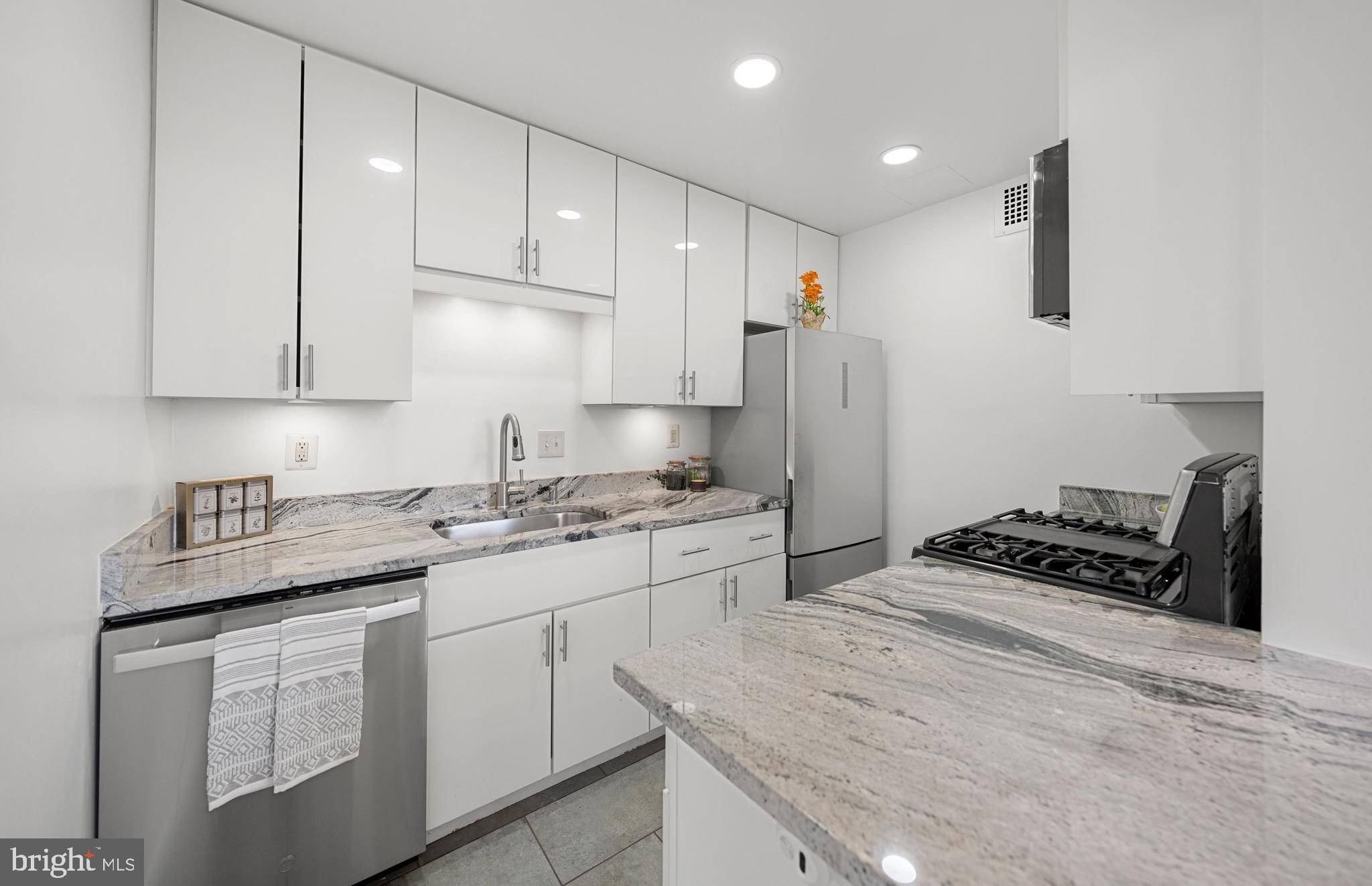 Arlington, VA 22207,4390 LORCOM LN #804