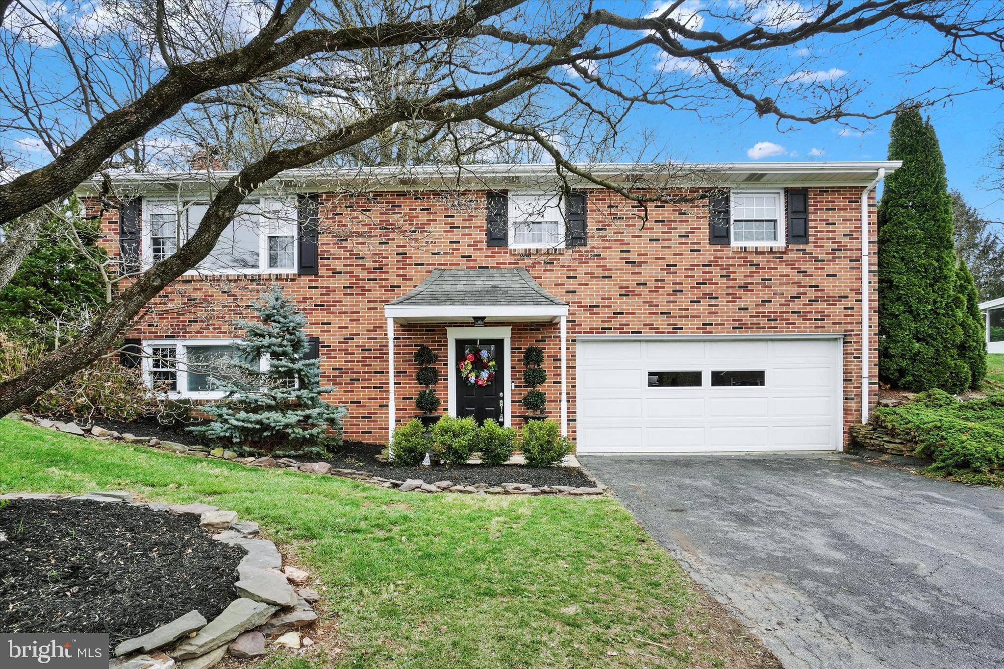 York, PA 17402,448 RUSHMORE DR