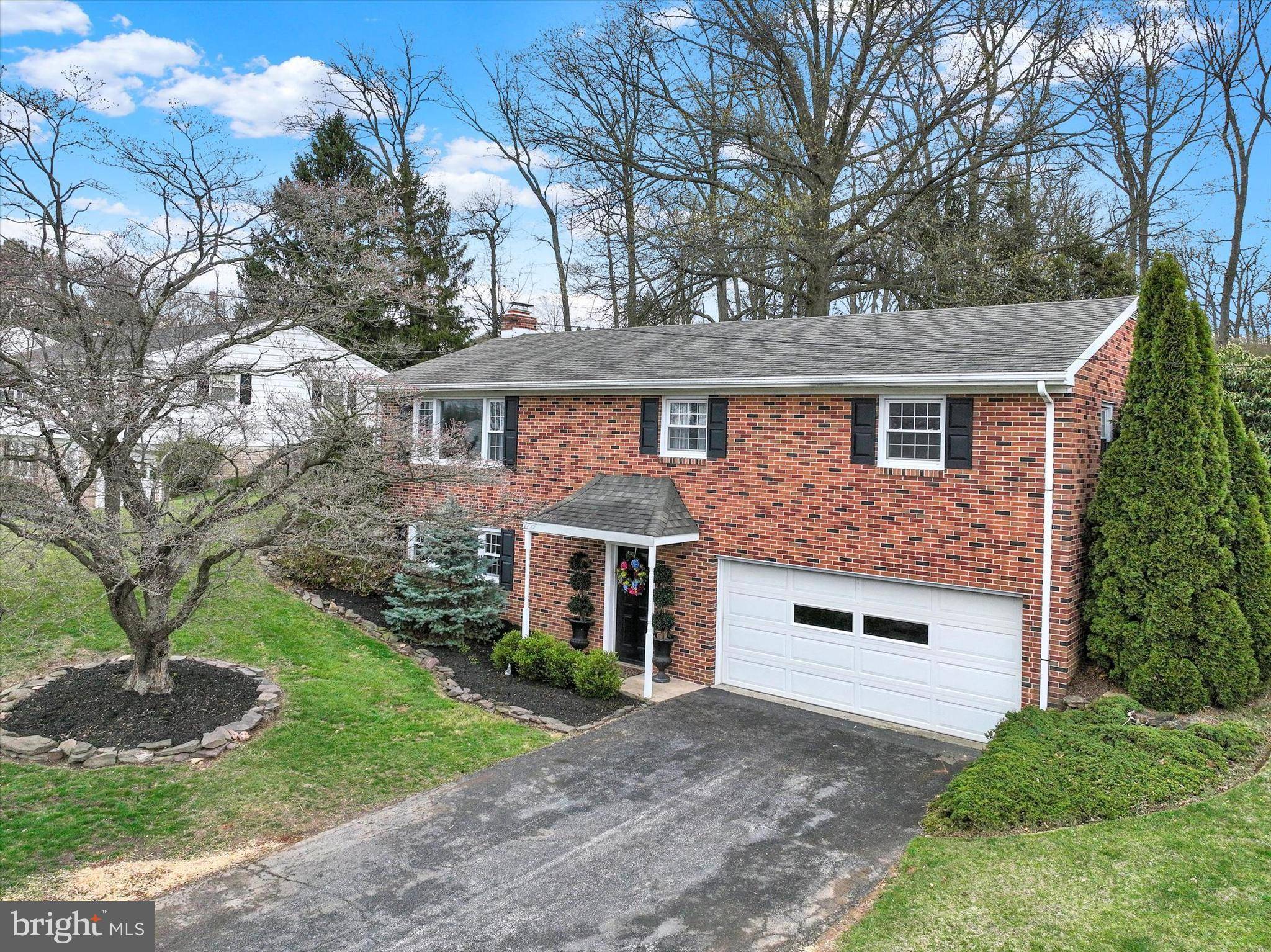 York, PA 17402,448 RUSHMORE DR