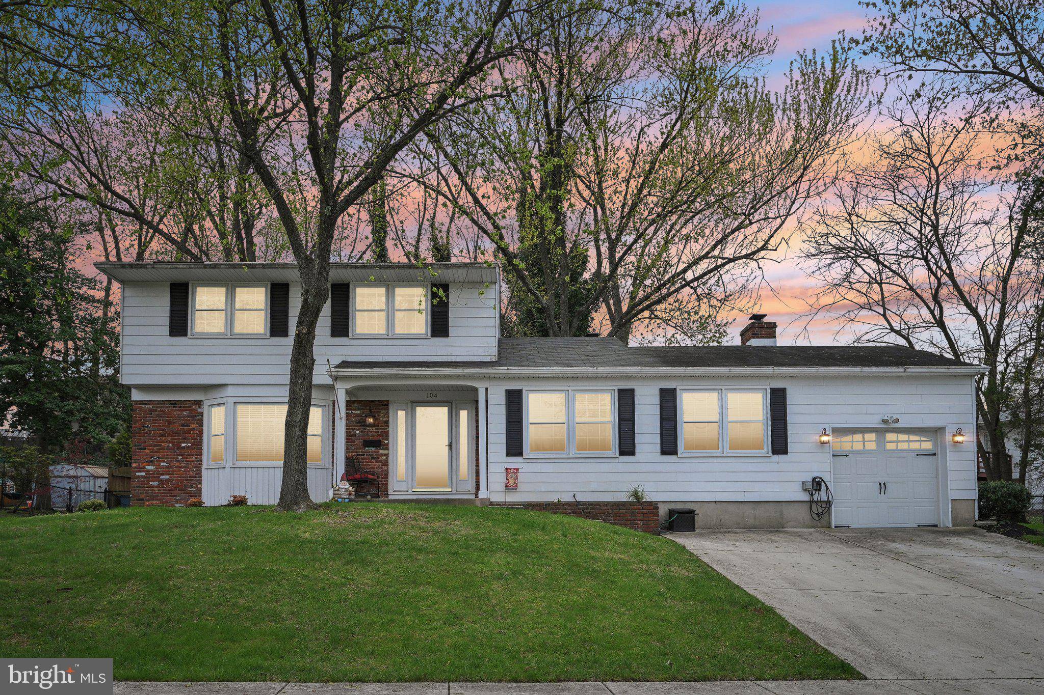 Woodbury Heights, NJ 08097,104 MOORE ST