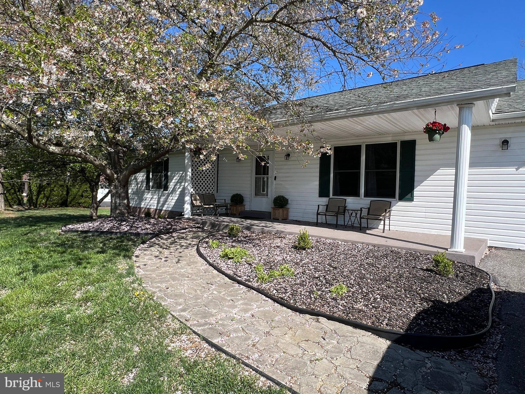 Falling Waters, WV 25419,90 CASSIE DR