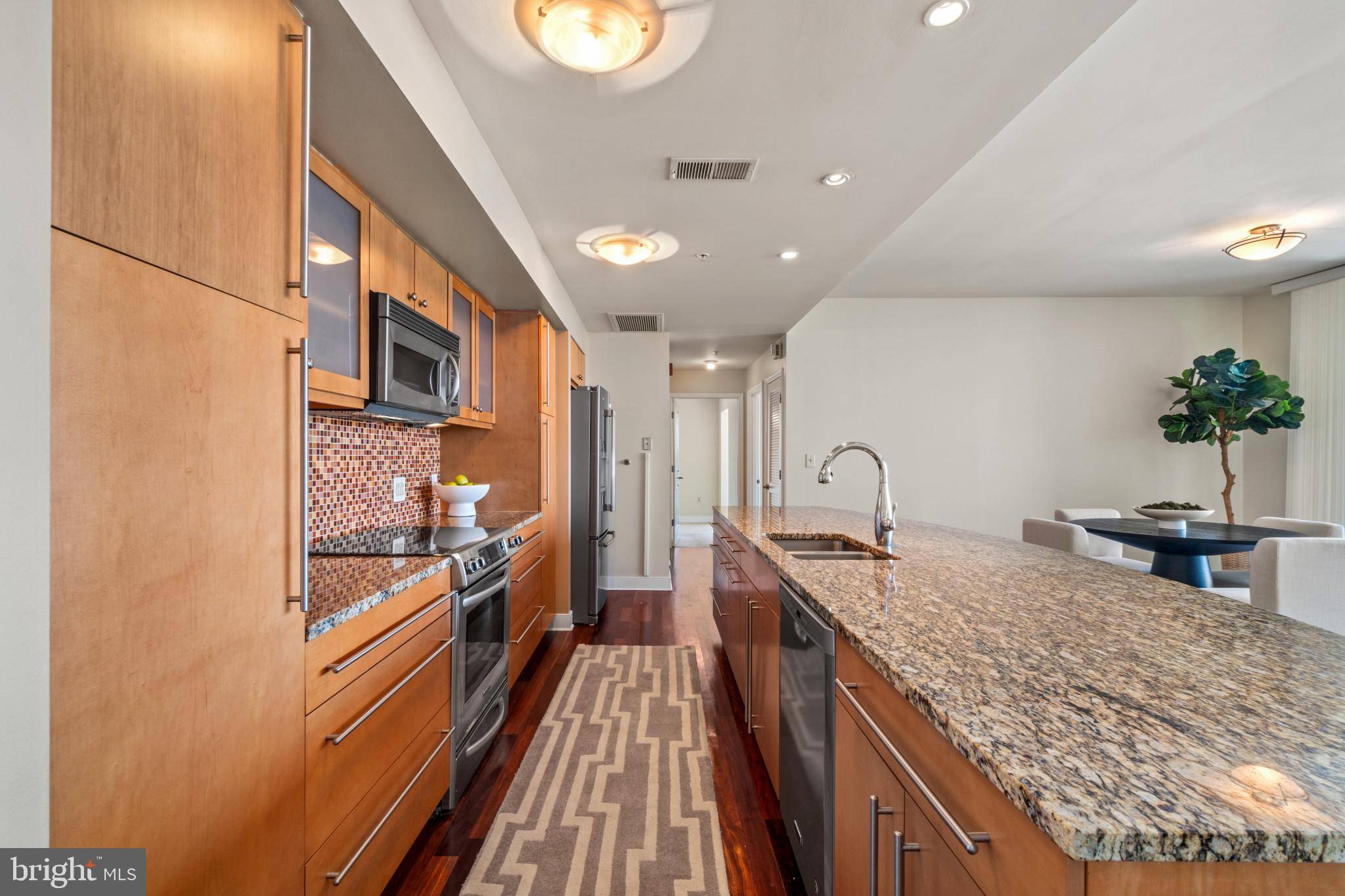 Baltimore, MD 21202,675 PRESIDENT ST #2409
