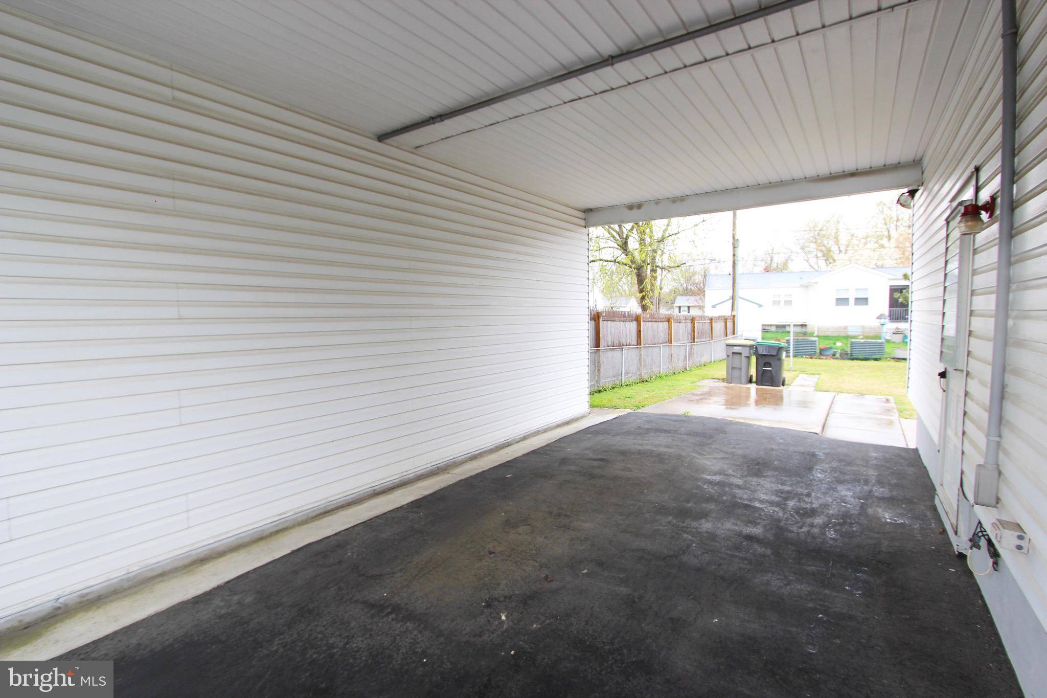 New Castle, DE 19720,8 CAXTON DR